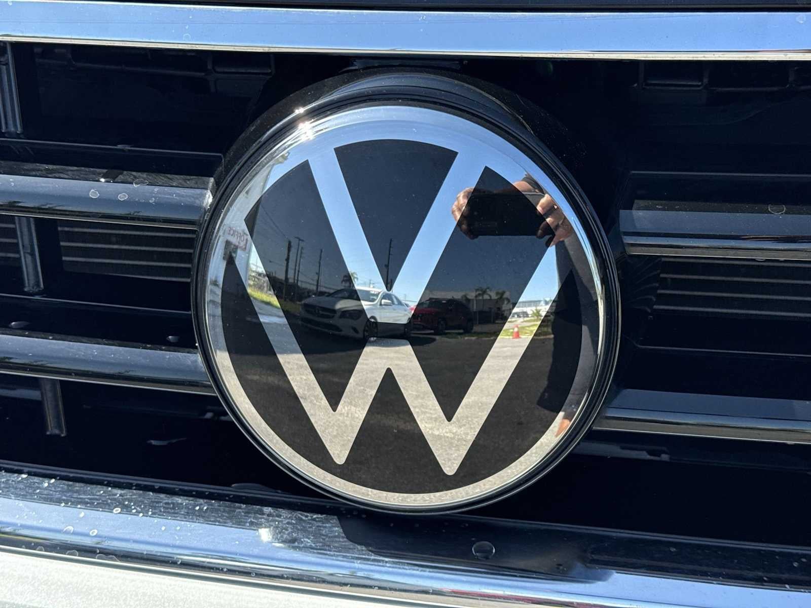 2023 Volkswagen Tiguan SE R-Line Negro