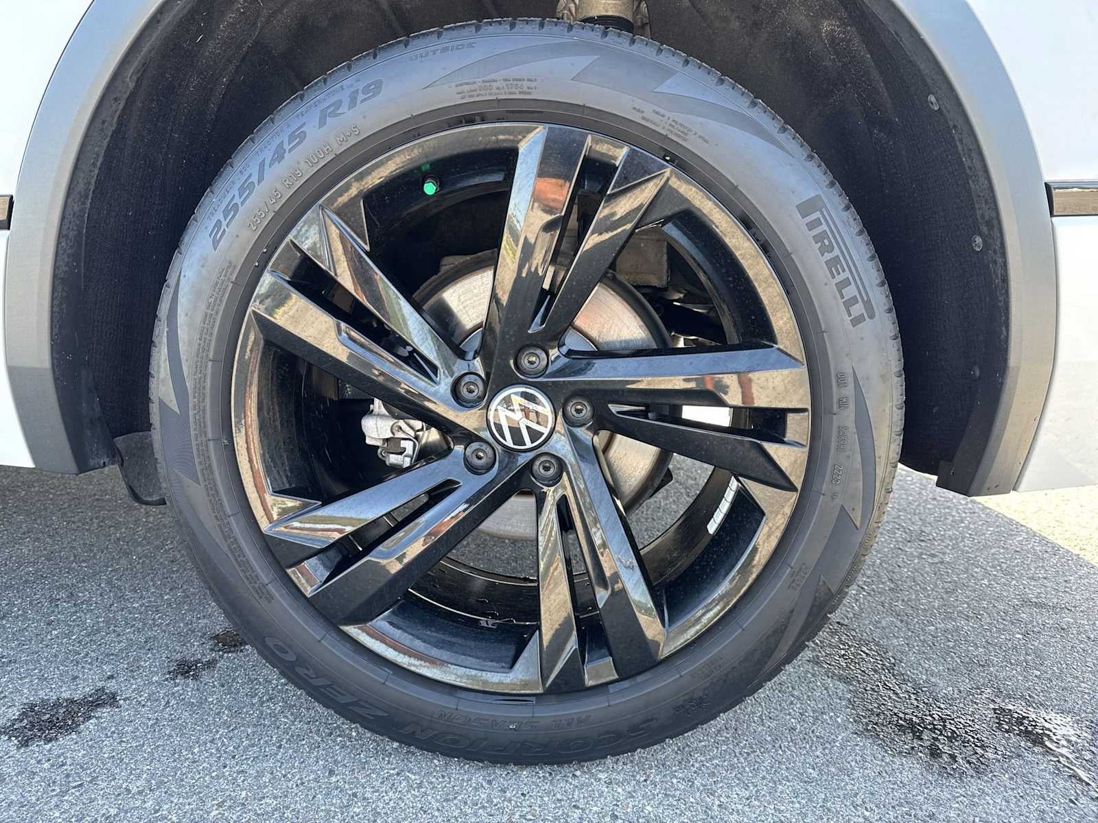 2023 Volkswagen Tiguan SE R-Line Negro