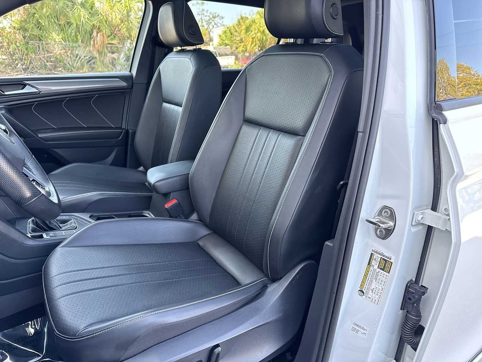 2023 Volkswagen Tiguan SE R-Line Negro