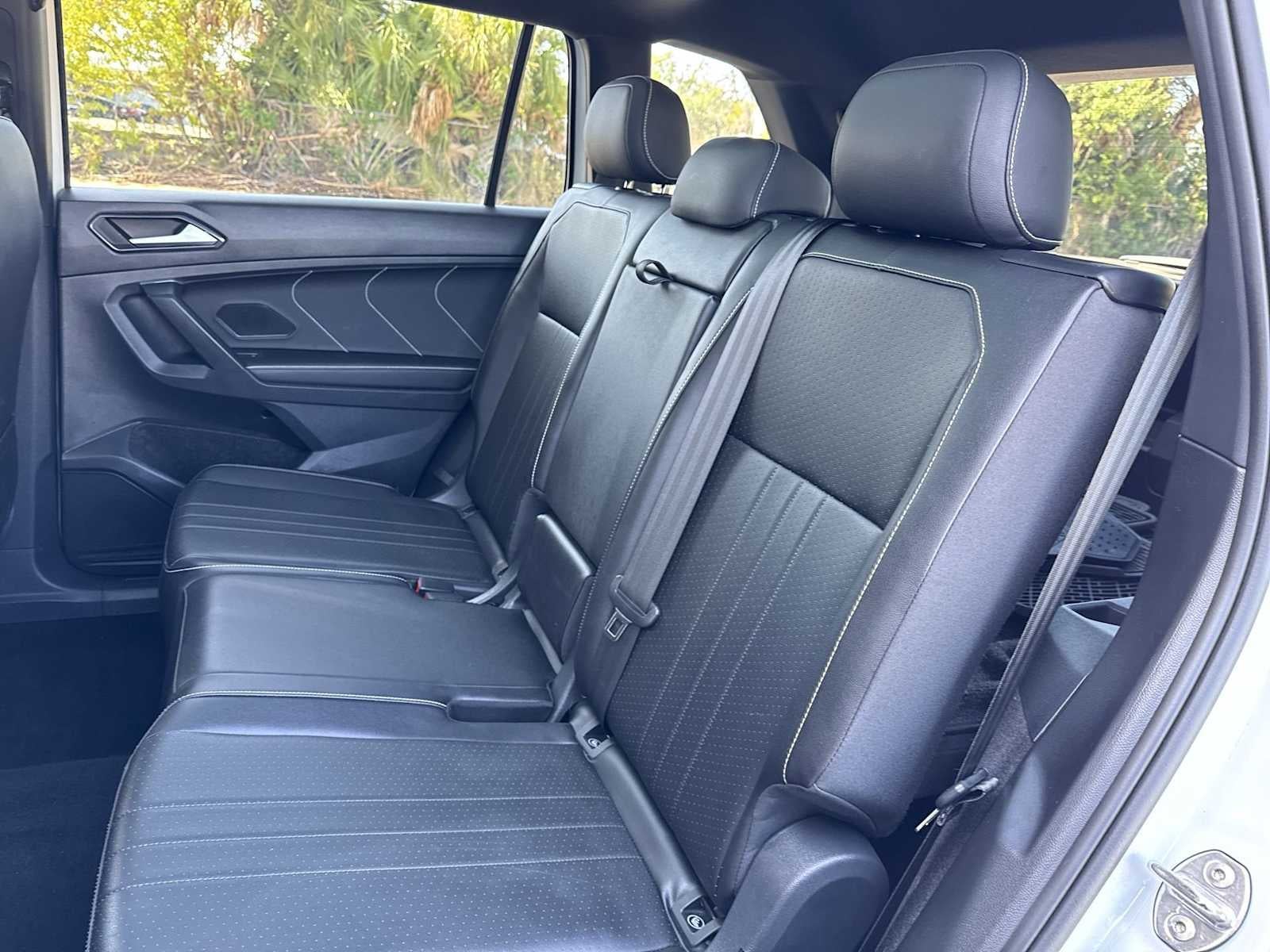 2023 Volkswagen Tiguan SE R-Line Negro