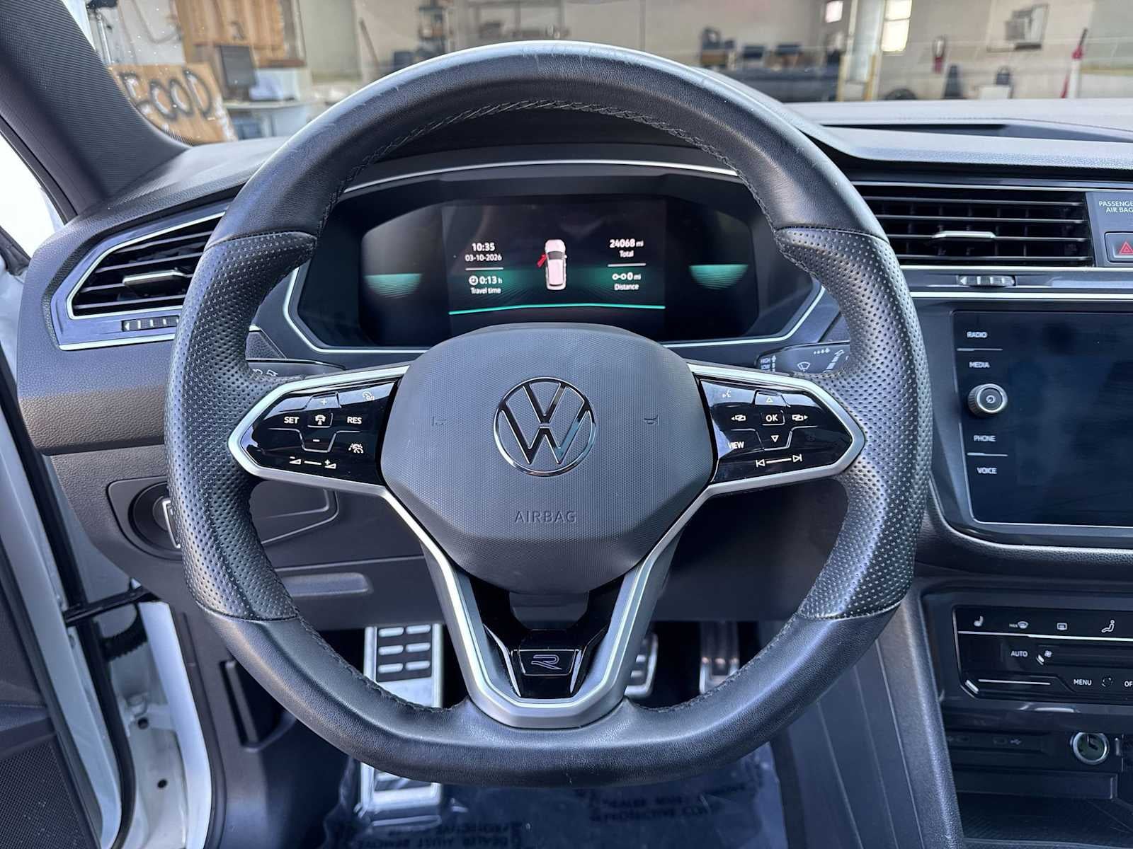 2023 Volkswagen Tiguan SE R-Line Negro