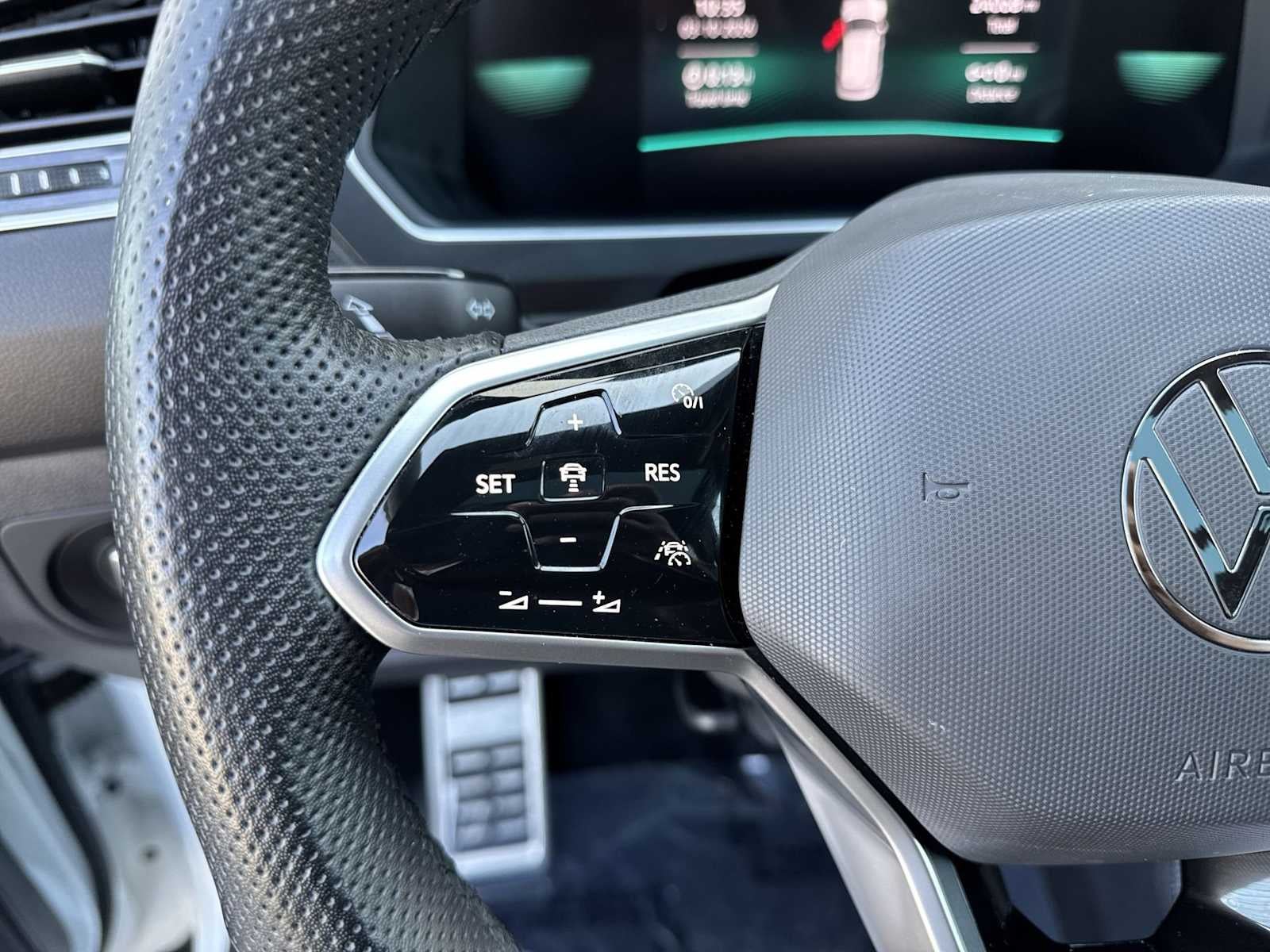 2023 Volkswagen Tiguan SE R-Line Negro