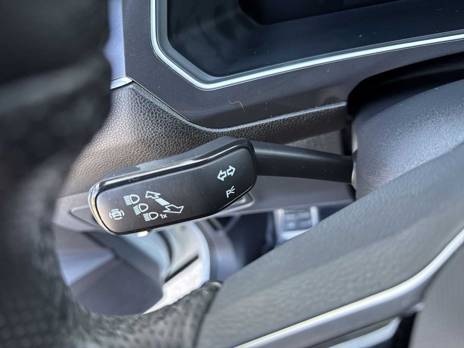 2023 Volkswagen Tiguan SE R-Line Negro