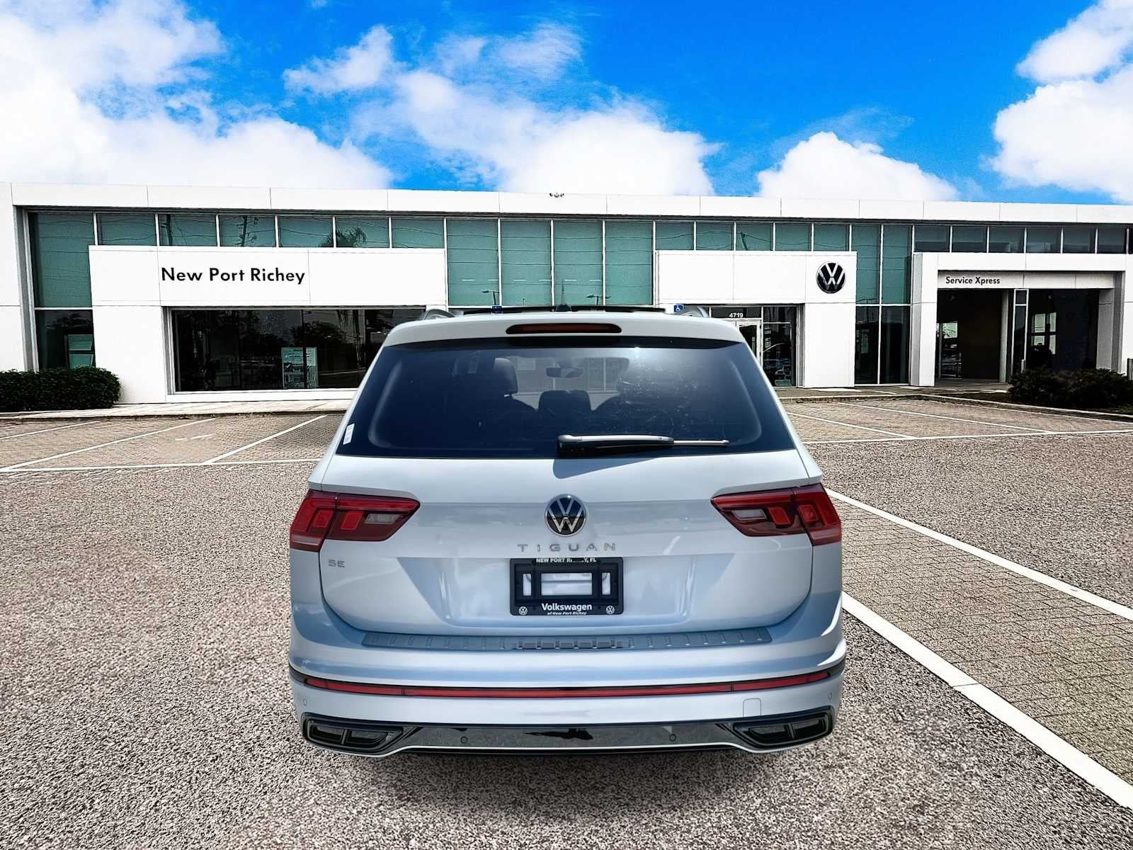 2023 Volkswagen Tiguan SE R-Line Negro