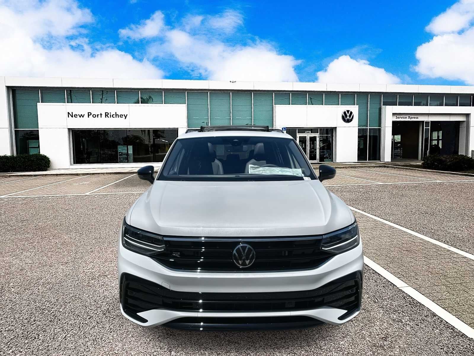2023 Volkswagen Tiguan SE R-Line Negro