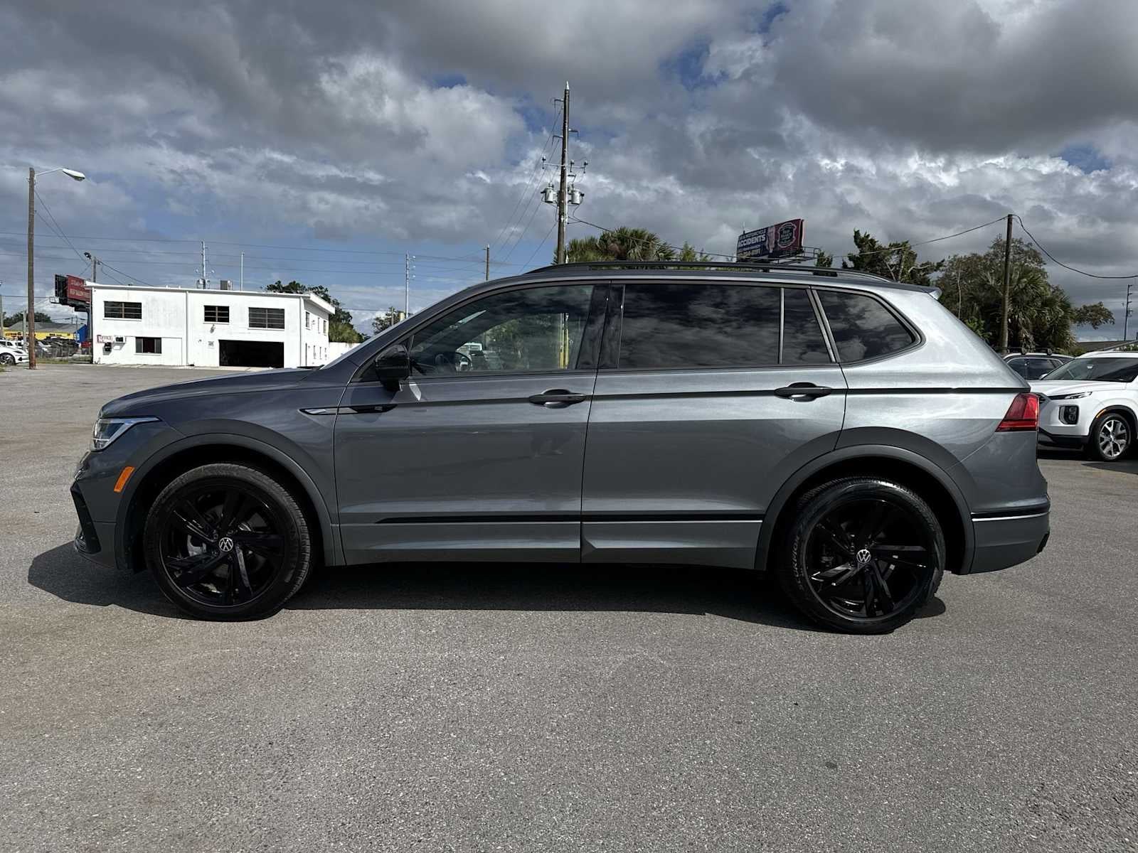 Volkswagen Tiguan SE R-Line Negro 2024