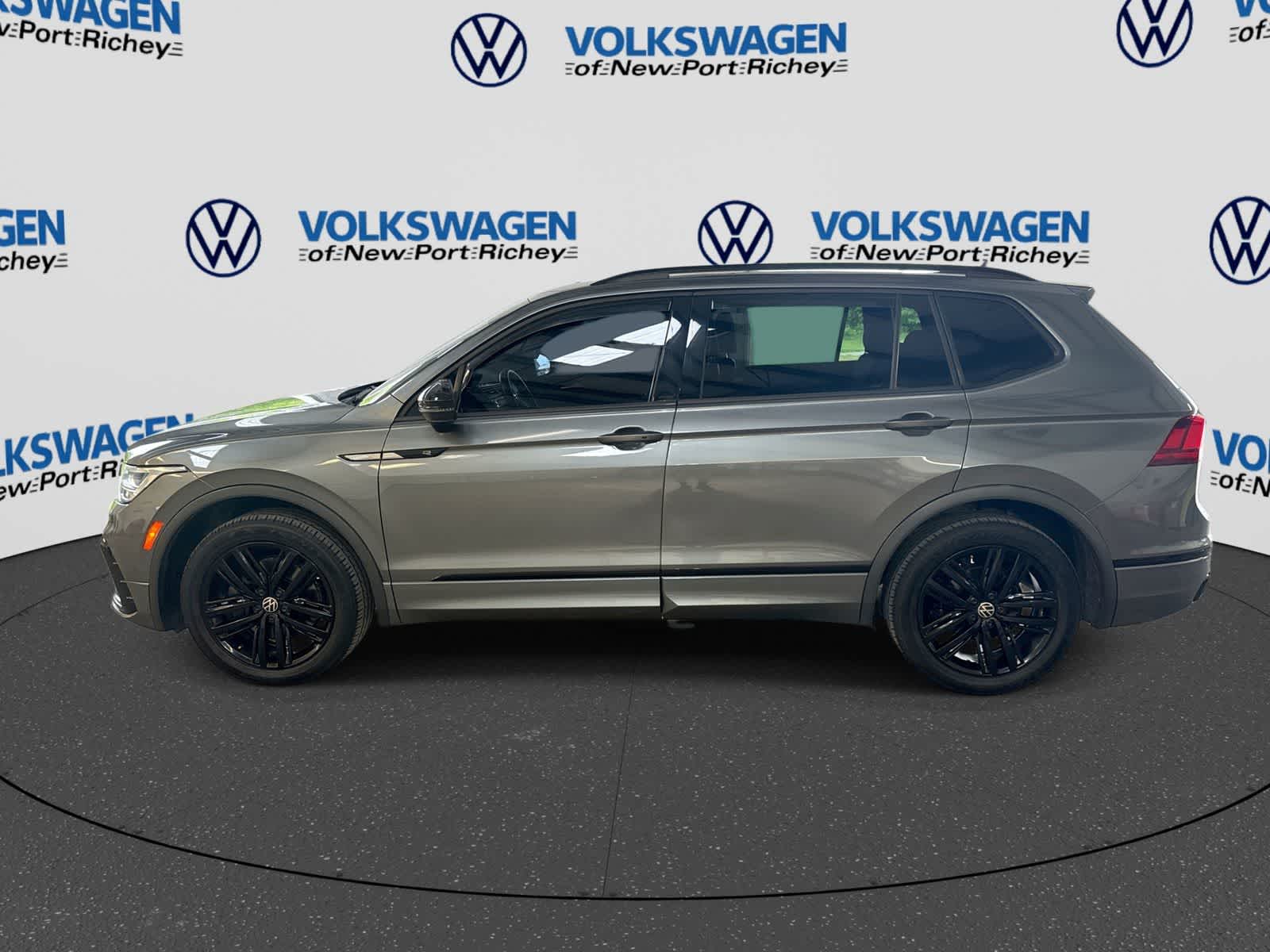 2022 Volkswagen Tiguan SE R-Line Negro