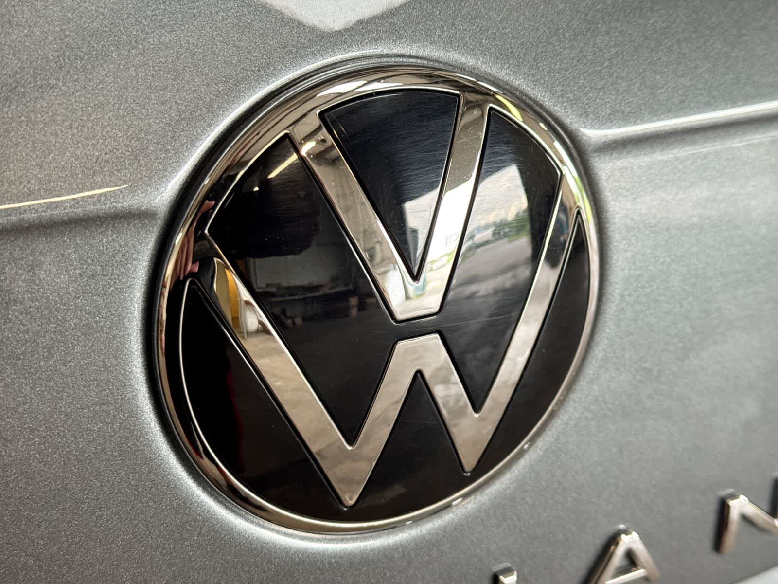 2022 Volkswagen Tiguan SE R-Line Negro