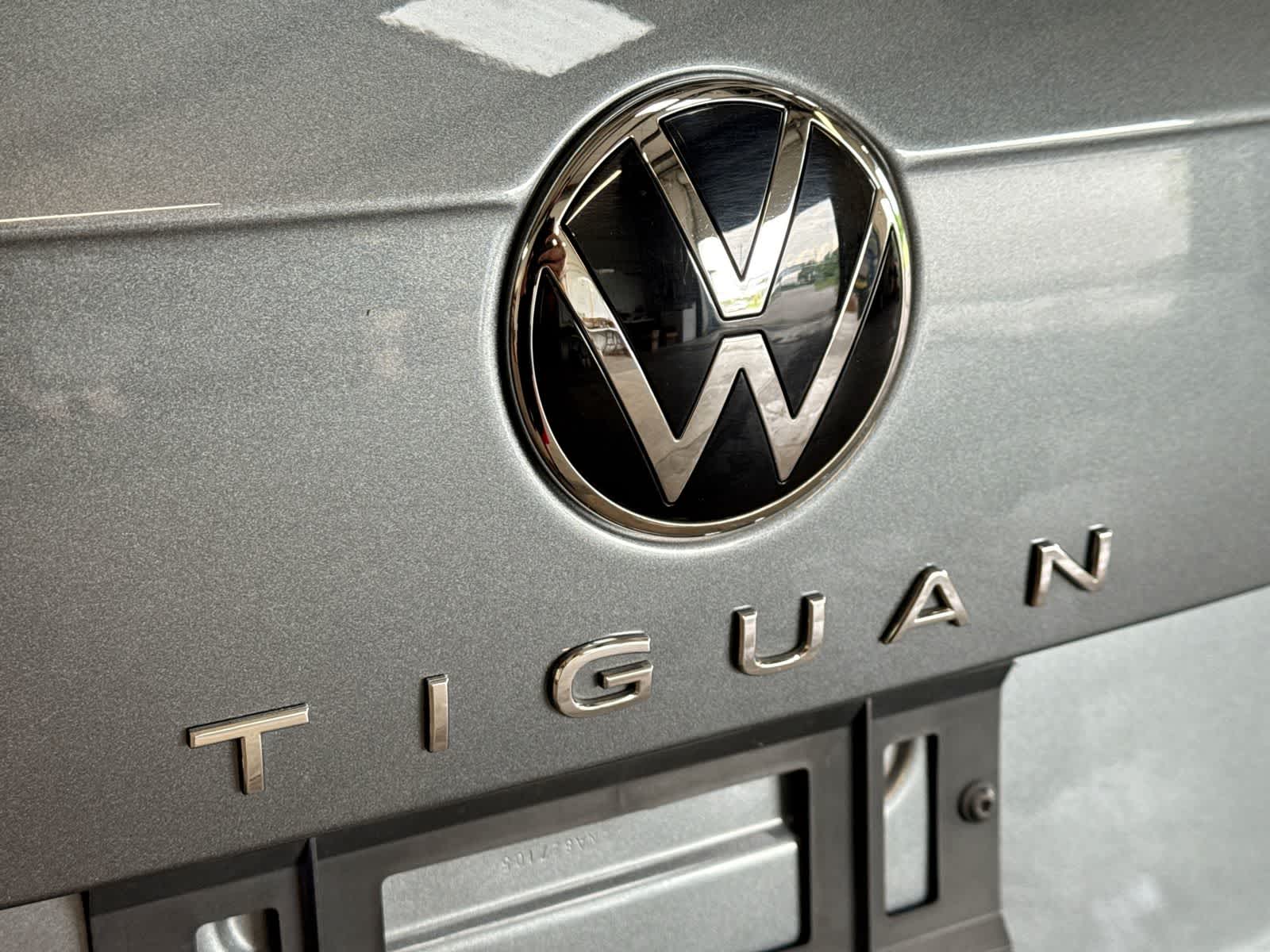 2022 Volkswagen Tiguan SE R-Line Negro