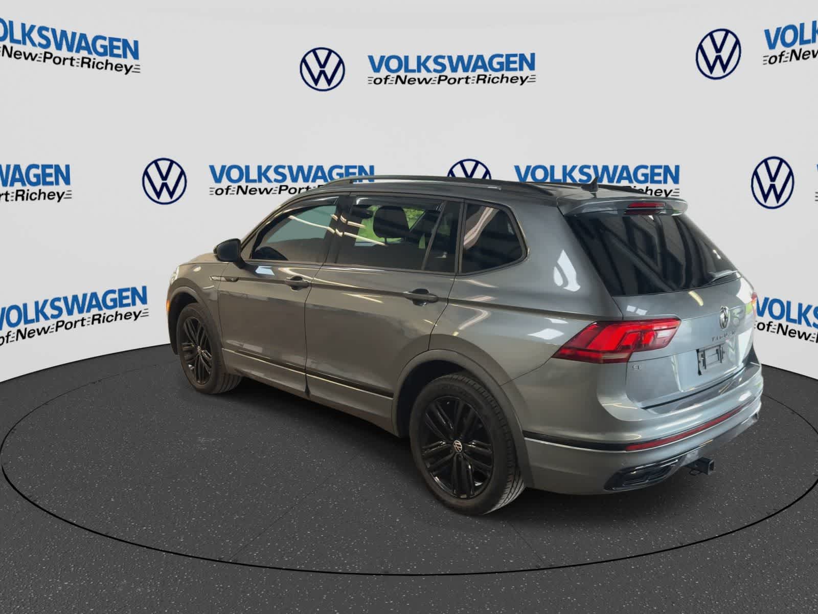 2022 Volkswagen Tiguan SE R-Line Negro