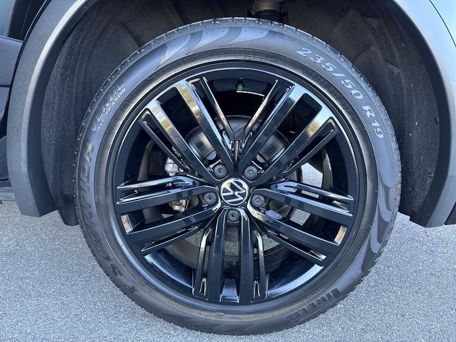 2022 Volkswagen Tiguan SE R-Line Negro