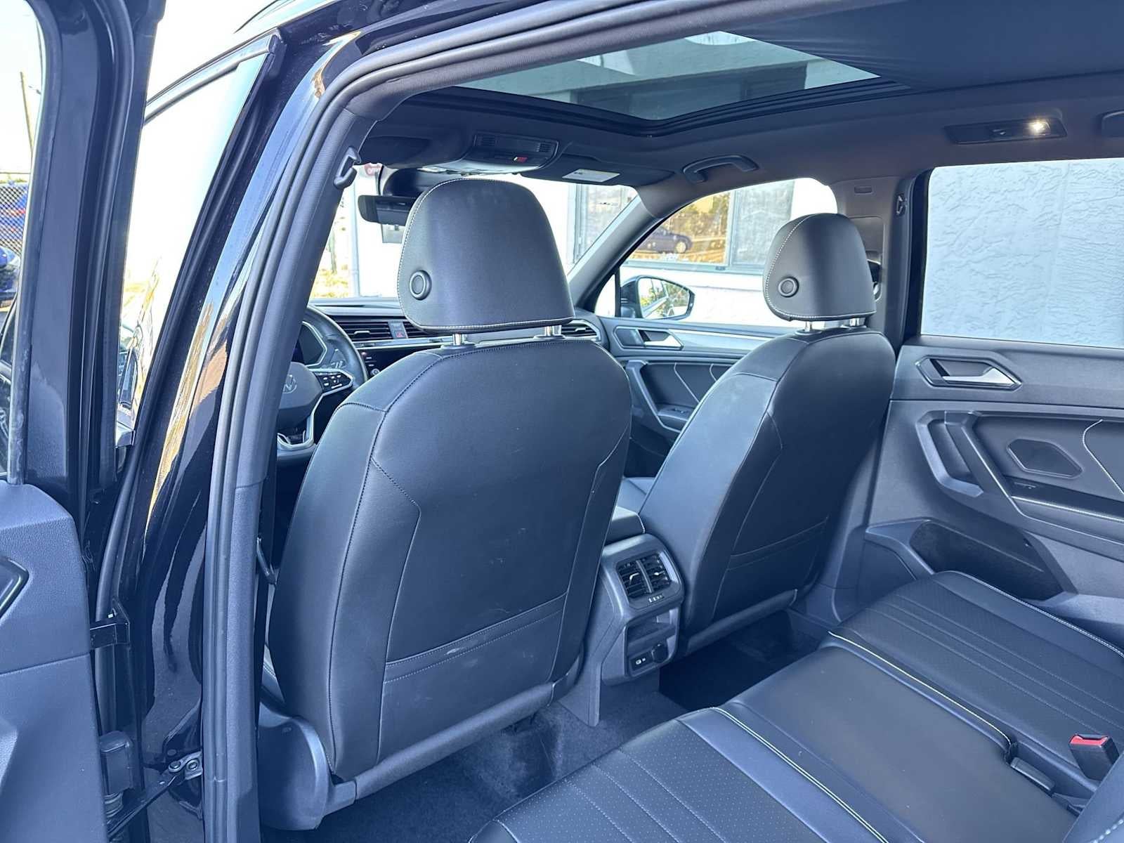 2022 Volkswagen Tiguan SE R-Line Negro