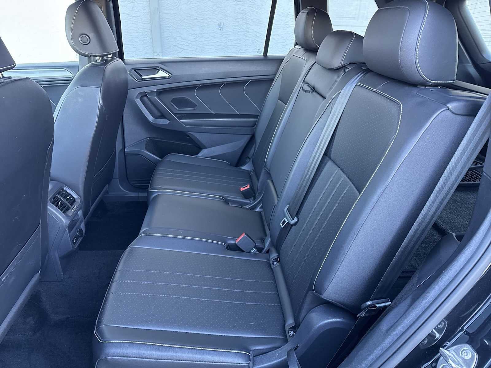 2022 Volkswagen Tiguan SE R-Line Negro