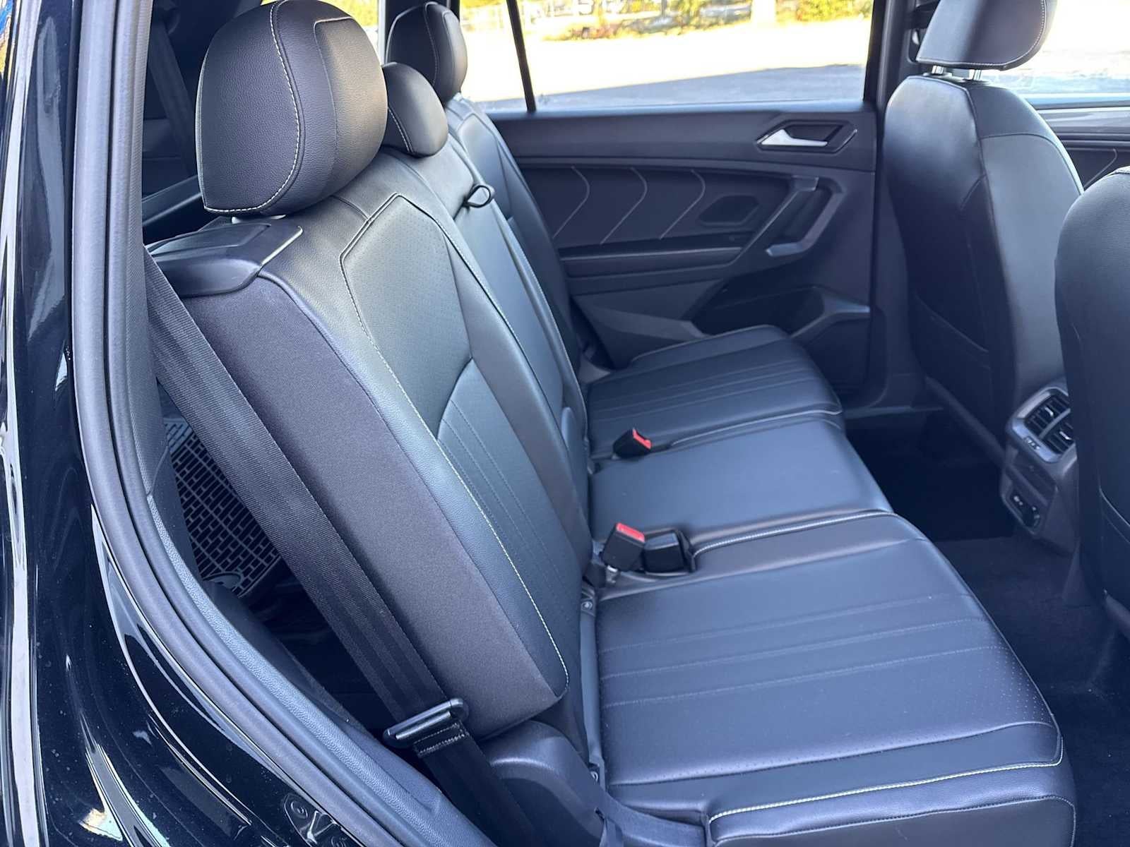 2022 Volkswagen Tiguan SE R-Line Negro