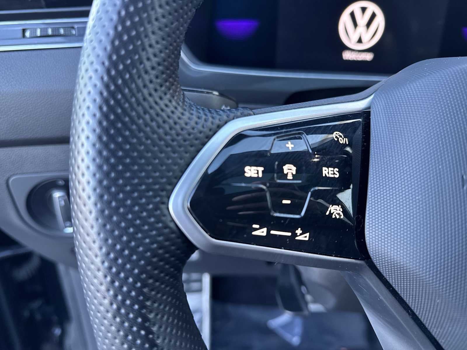 2022 Volkswagen Tiguan SE R-Line Negro