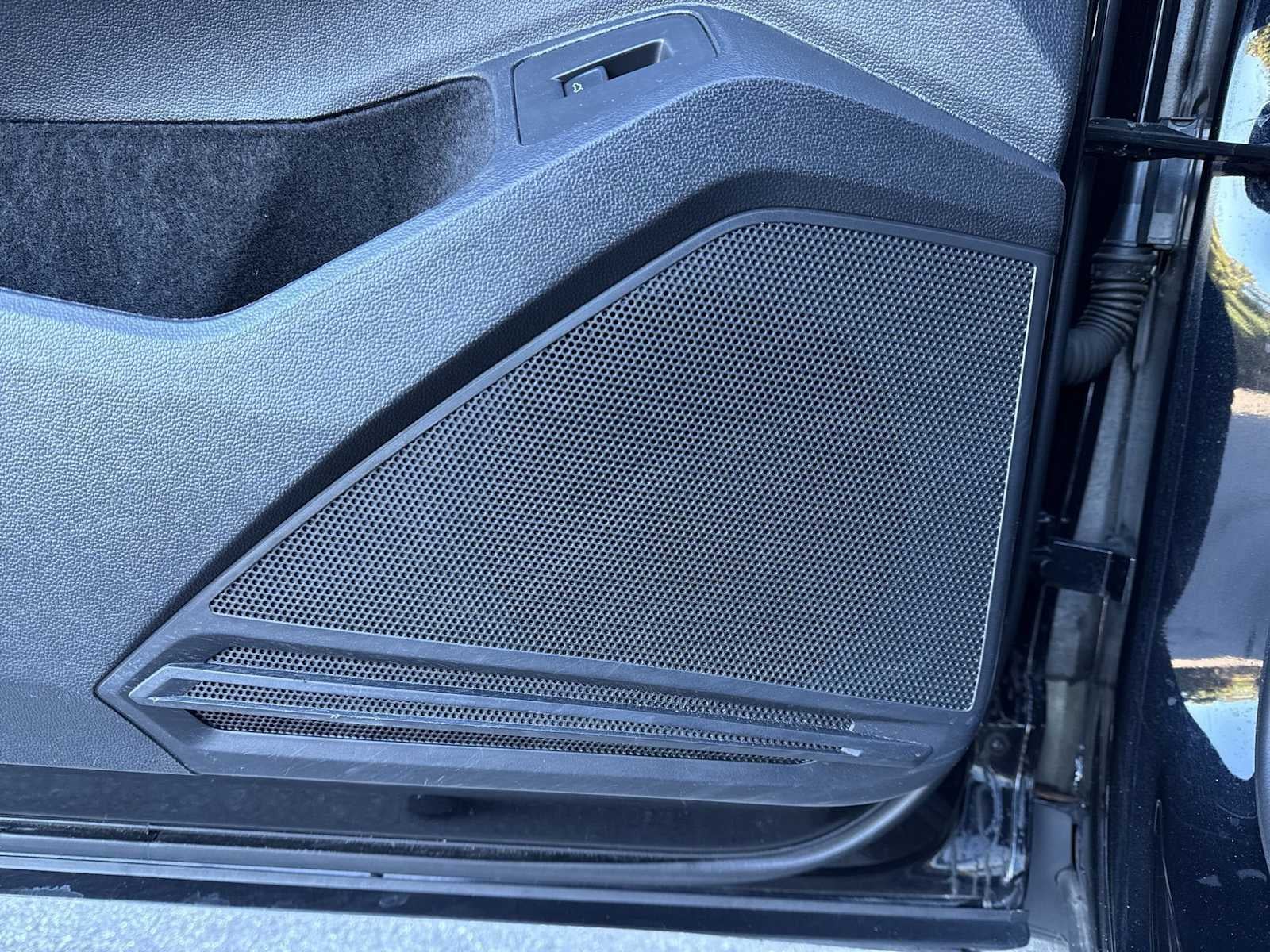 2022 Volkswagen Tiguan SE R-Line Negro