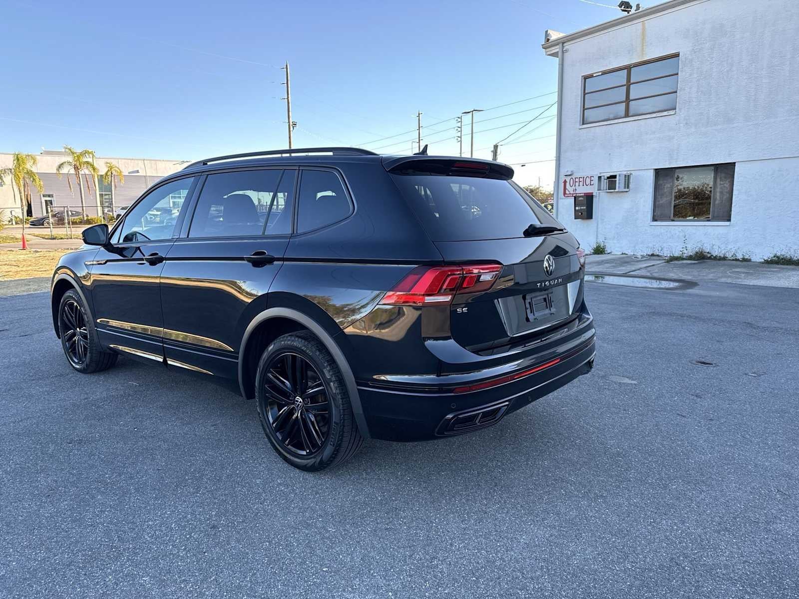 2022 Volkswagen Tiguan SE R-Line Negro