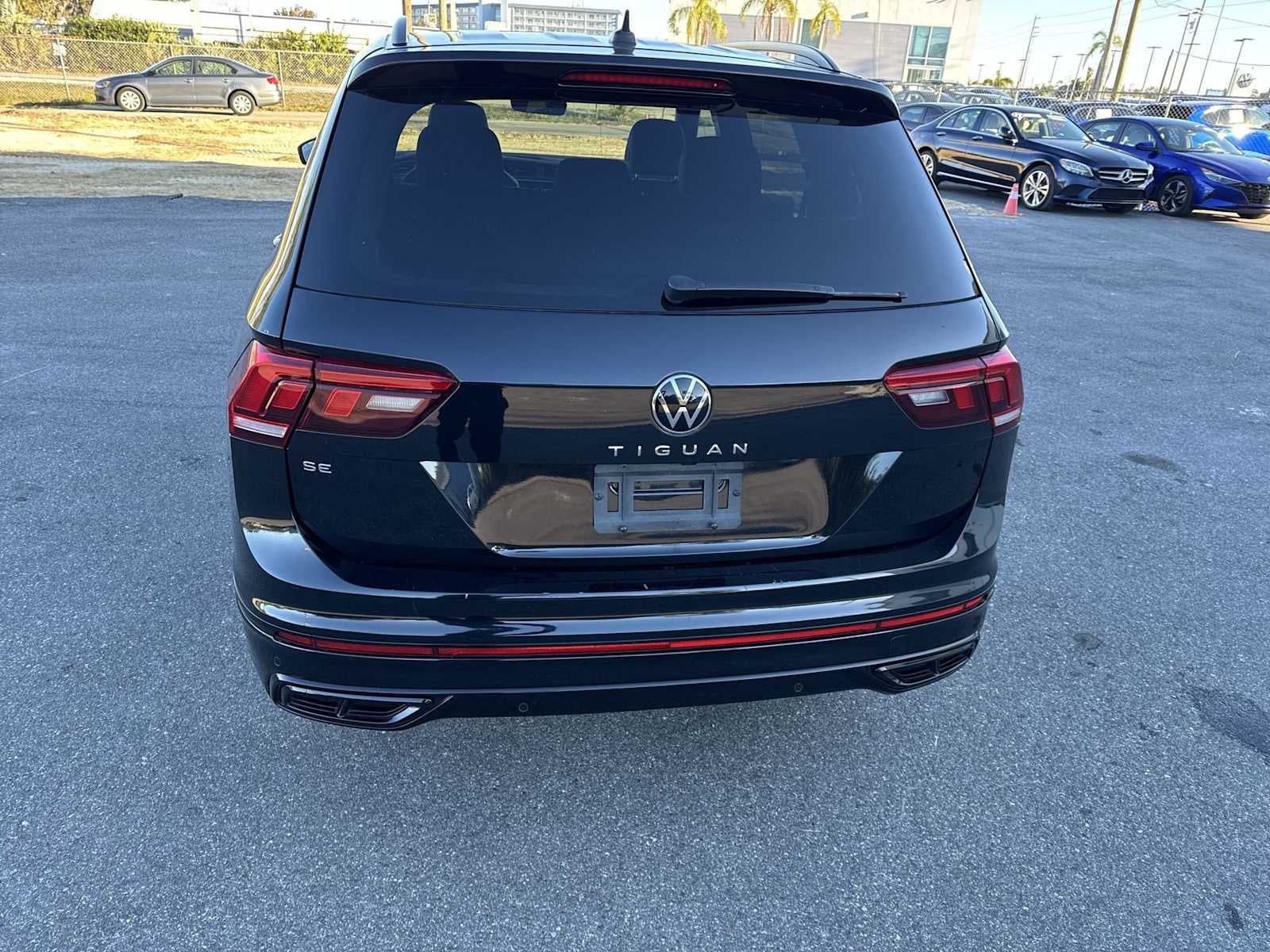 2022 Volkswagen Tiguan SE R-Line Negro
