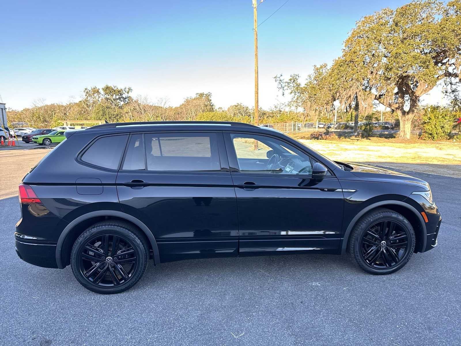 2022 Volkswagen Tiguan SE R-Line Negro