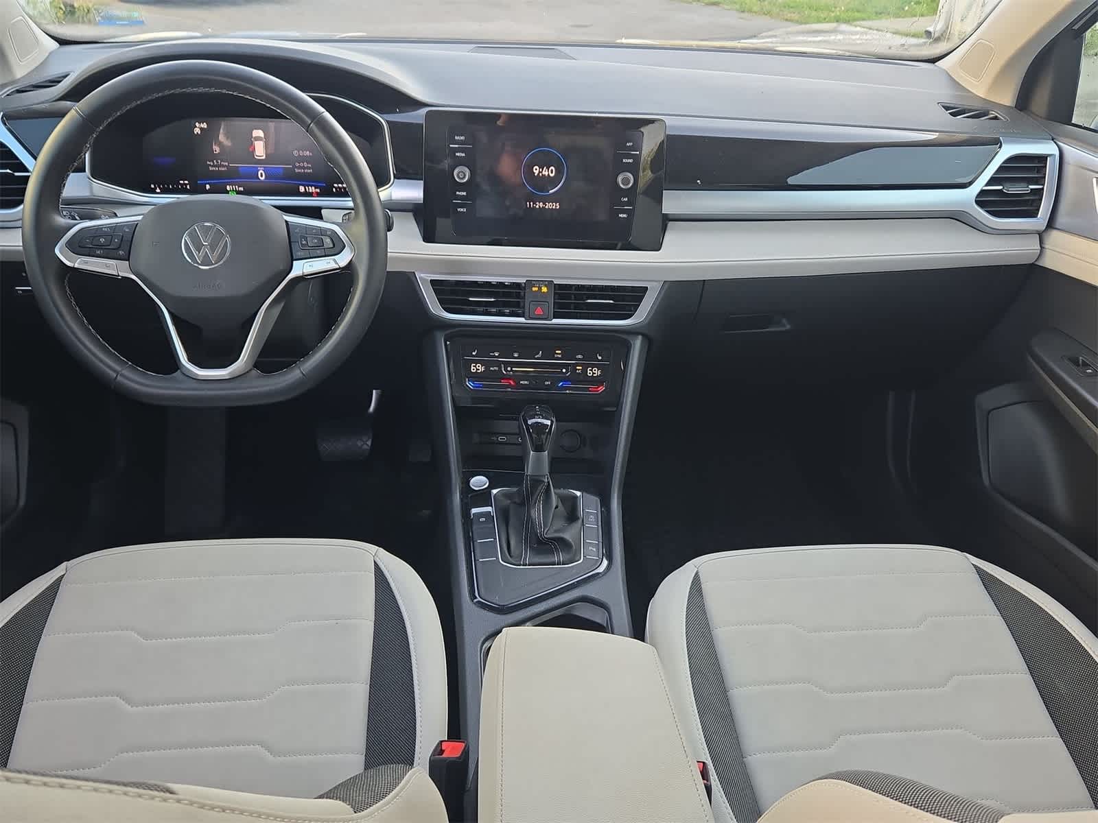 2025 Volkswagen Taos 1.5T SE