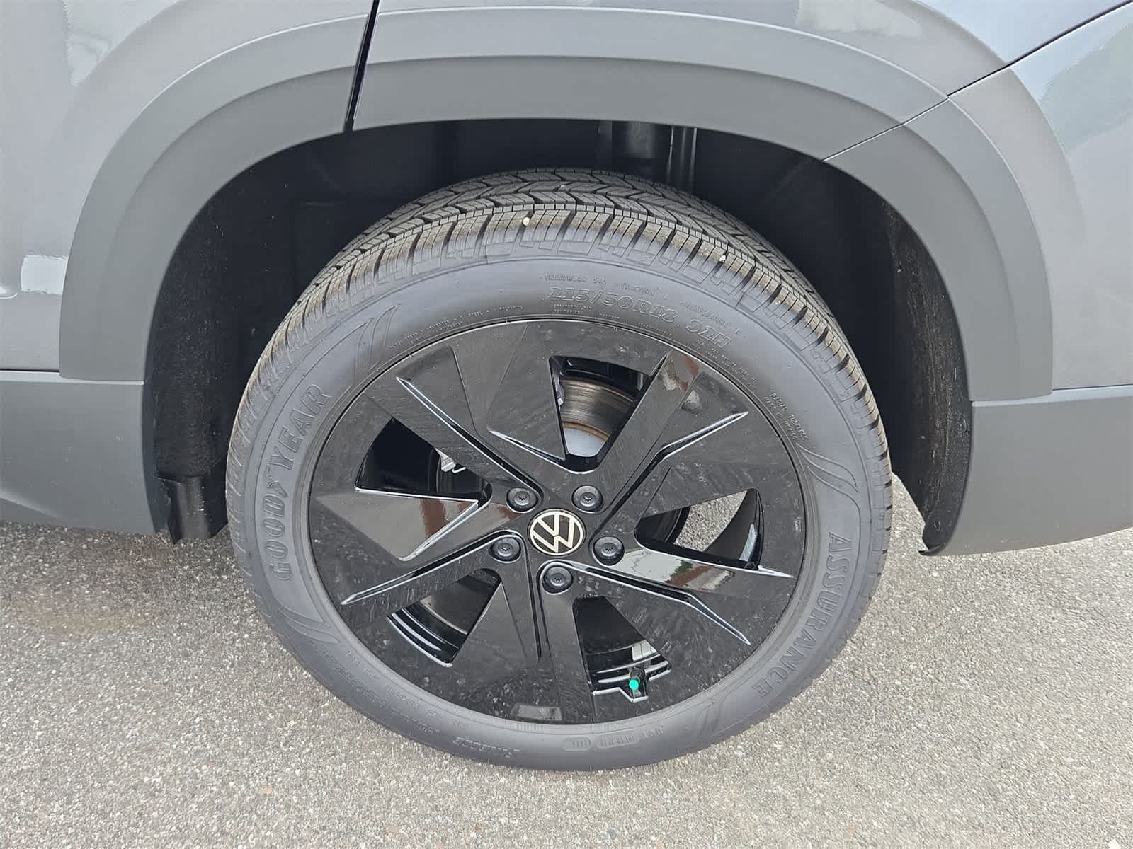 2025 Volkswagen Taos 1.5T SE