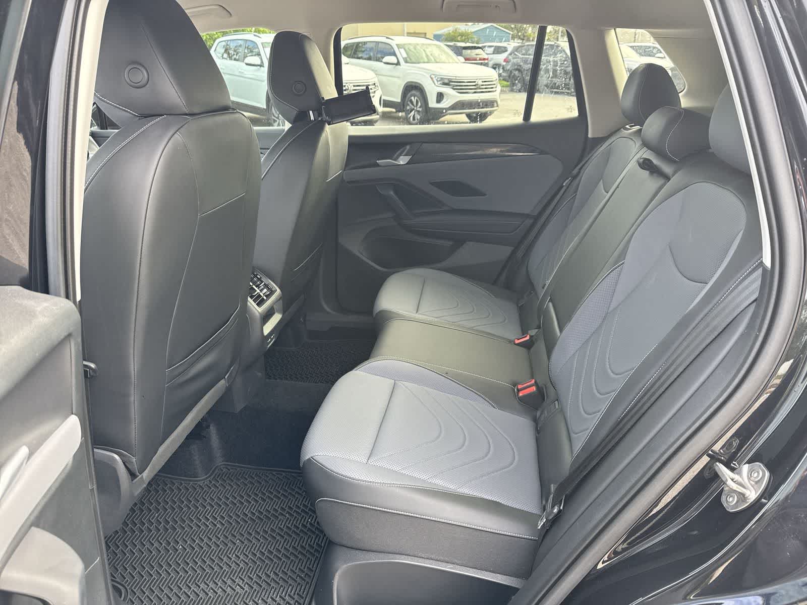 Volkswagen Tiguan SE 2025