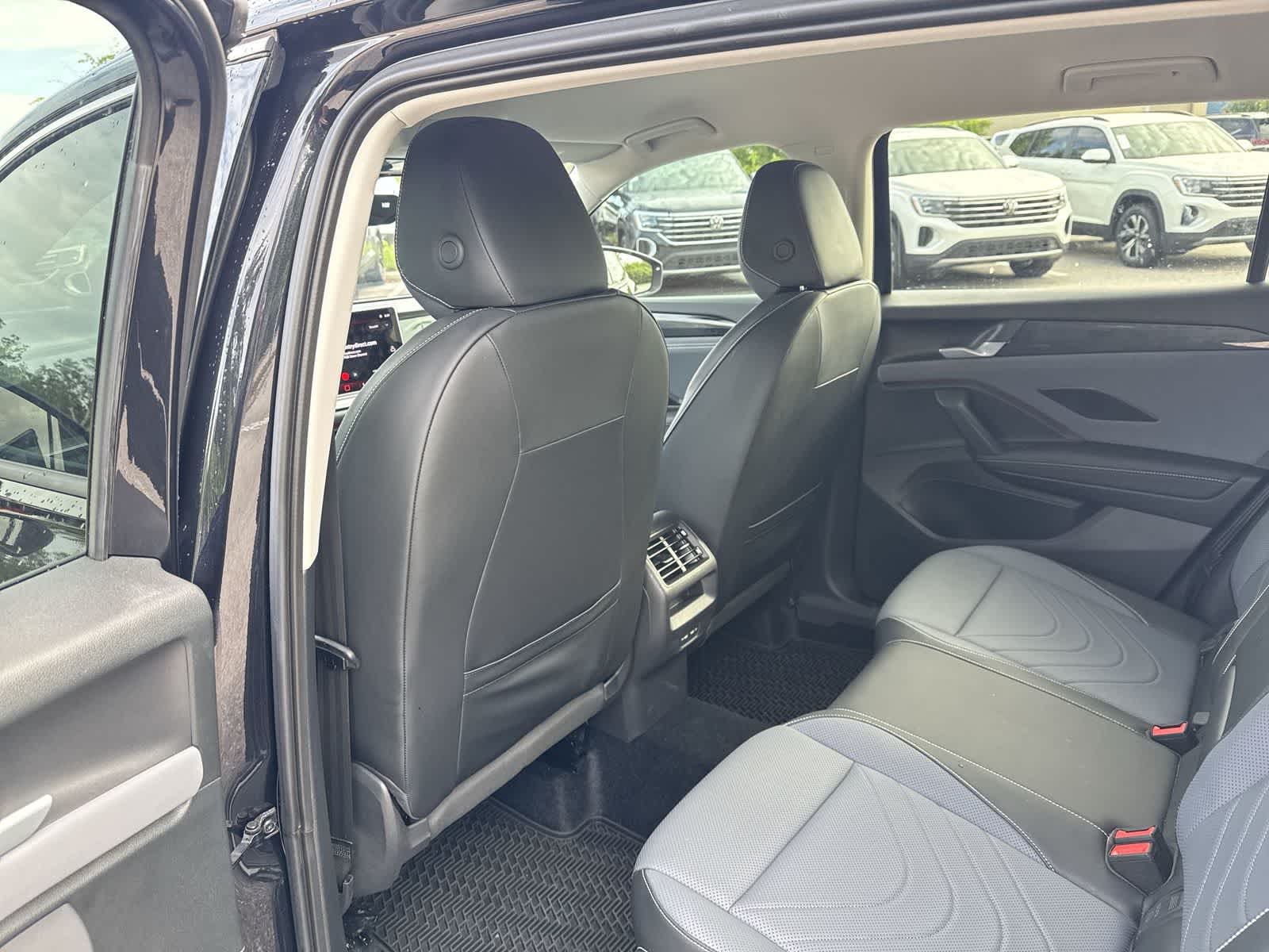 Volkswagen Tiguan SE 2025