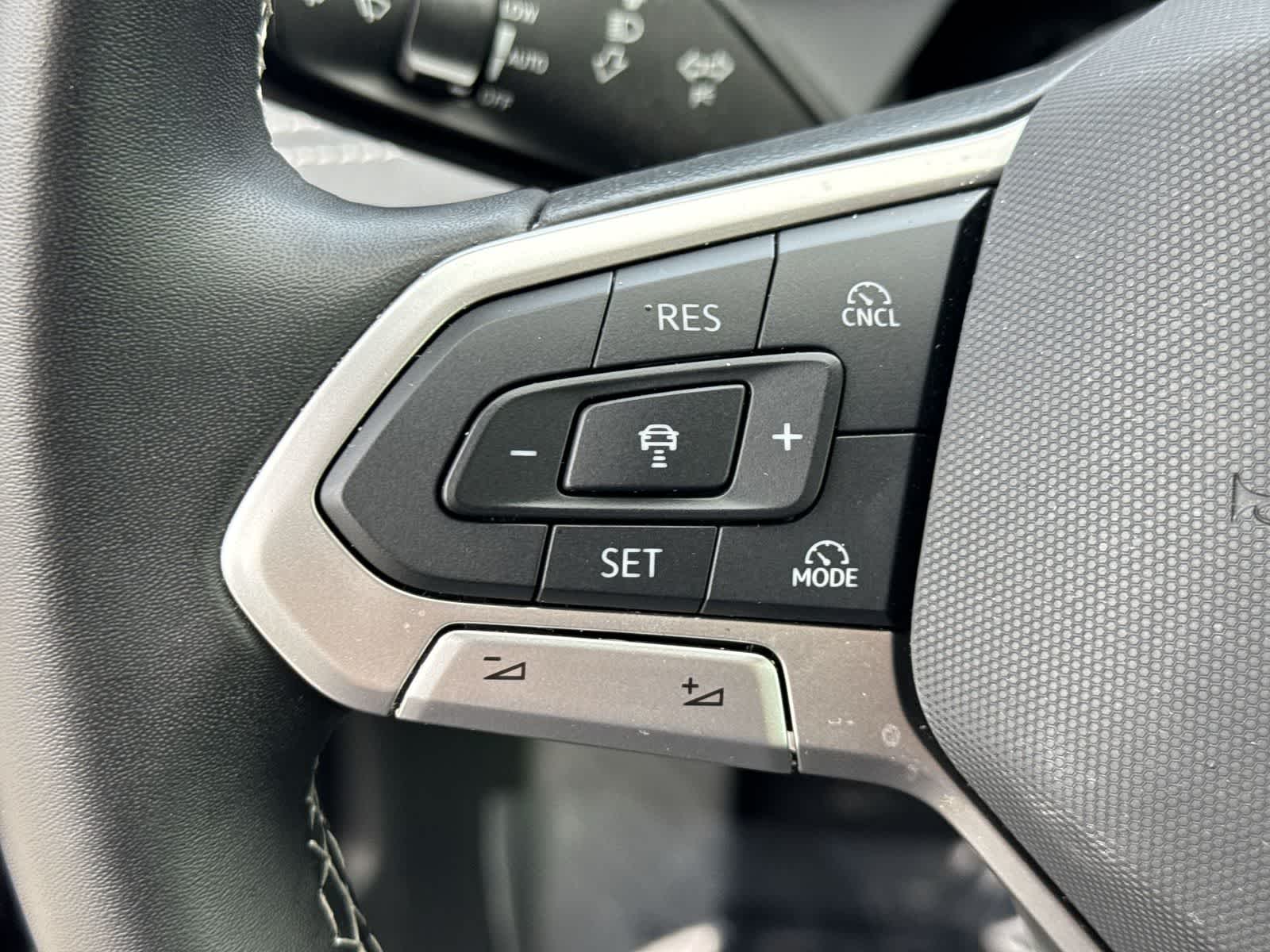 Volkswagen Tiguan SE 2025