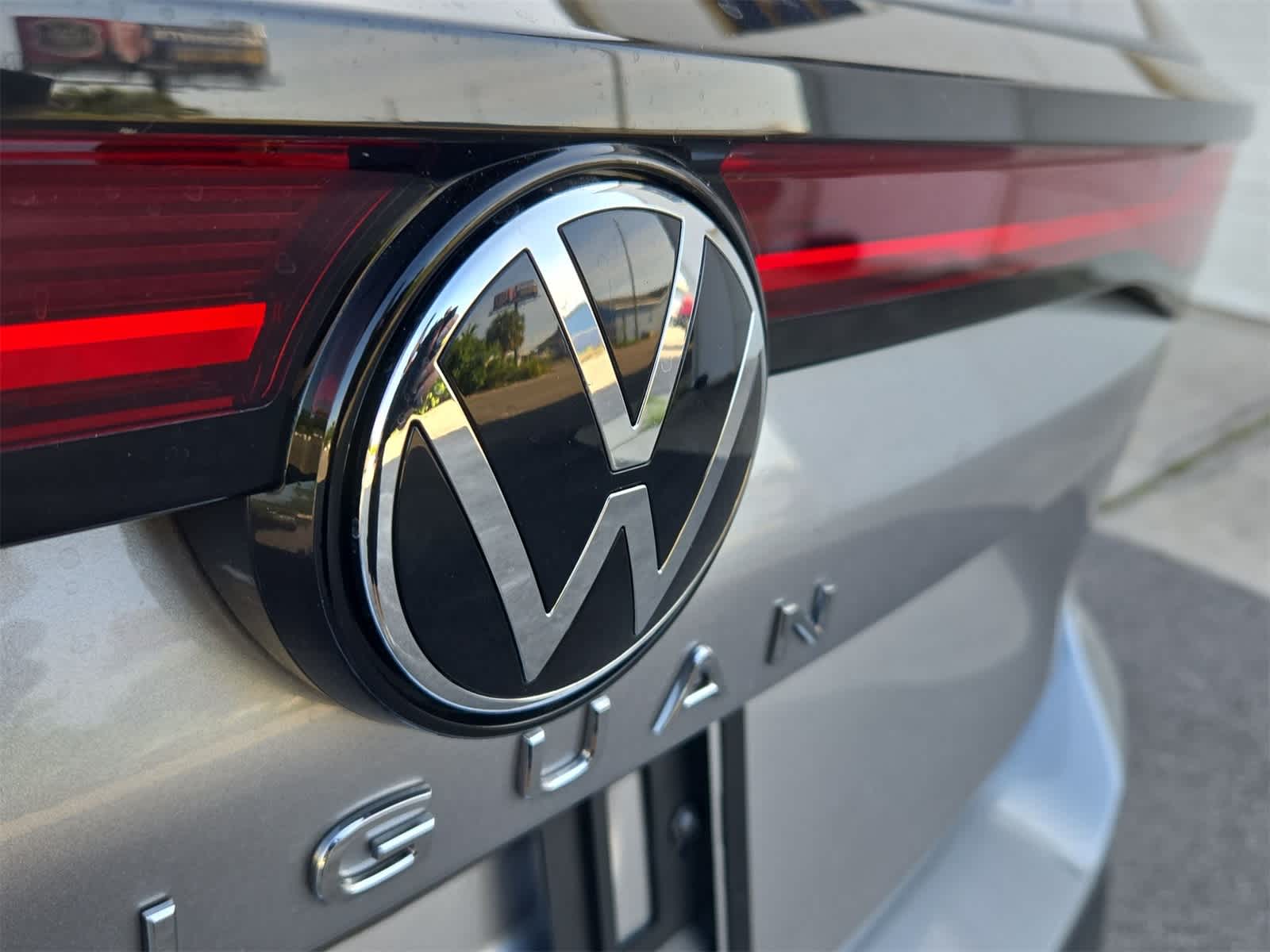 2025 Volkswagen Tiguan 2.0T SE