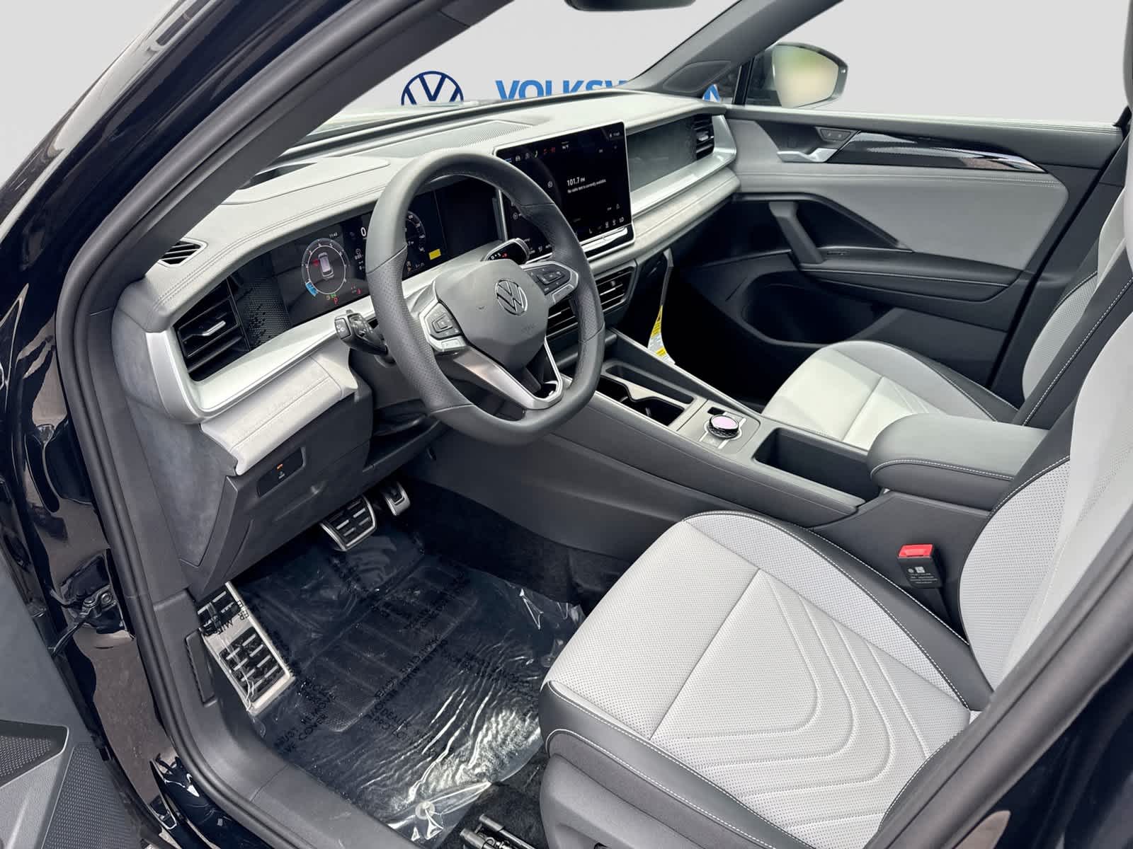 2026 Volkswagen Tiguan SE R-Line Negro