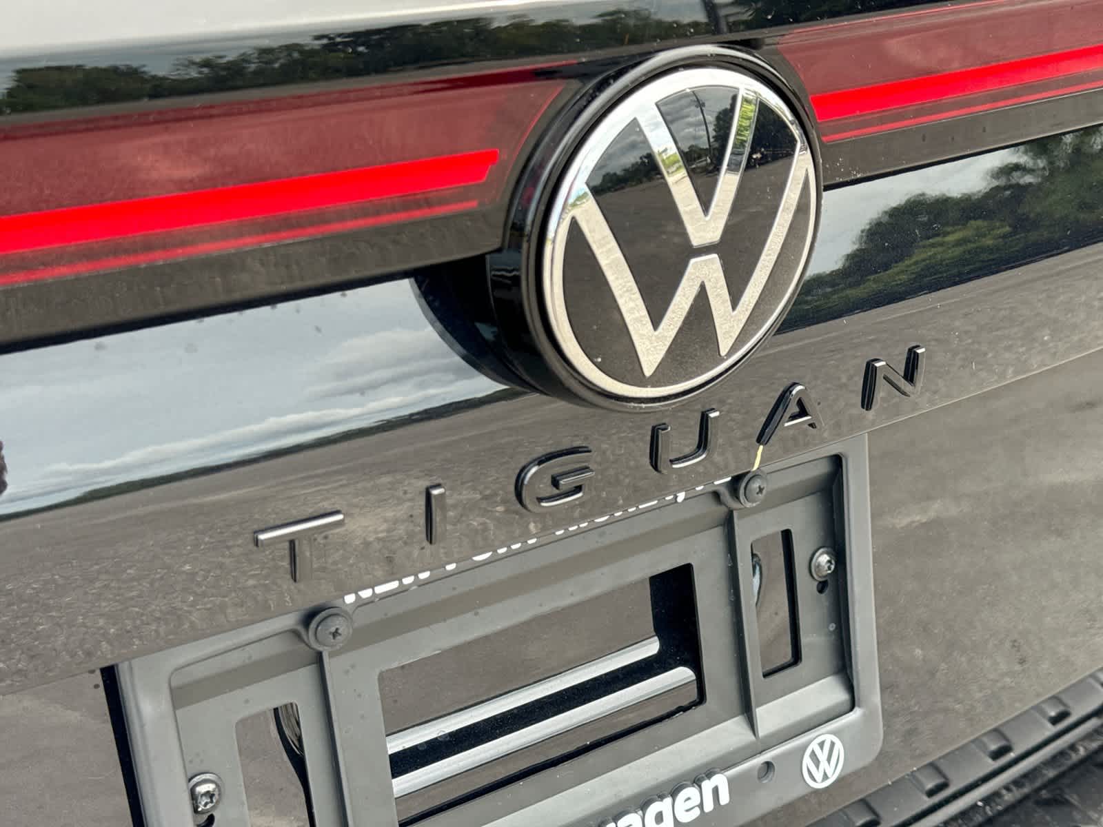 2026 Volkswagen Tiguan SE R-Line Negro