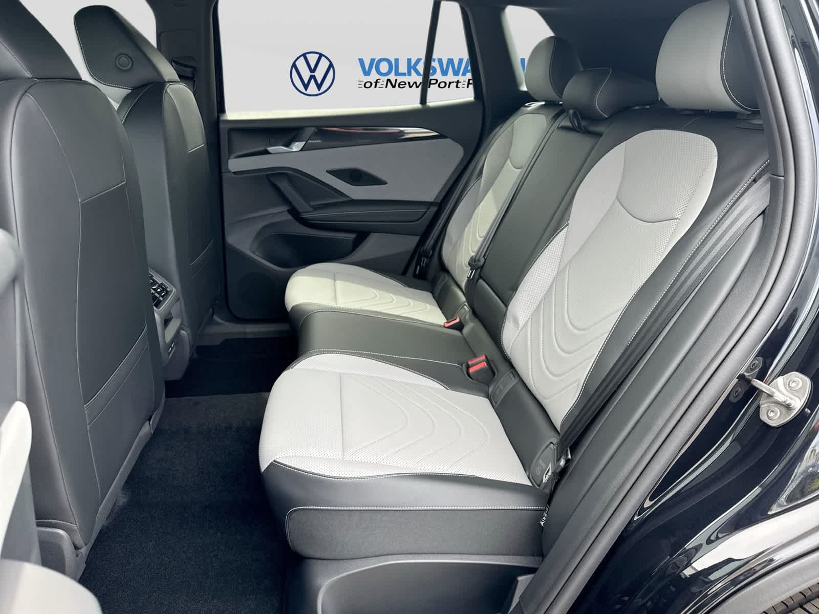 2026 Volkswagen Tiguan SE R-Line Negro