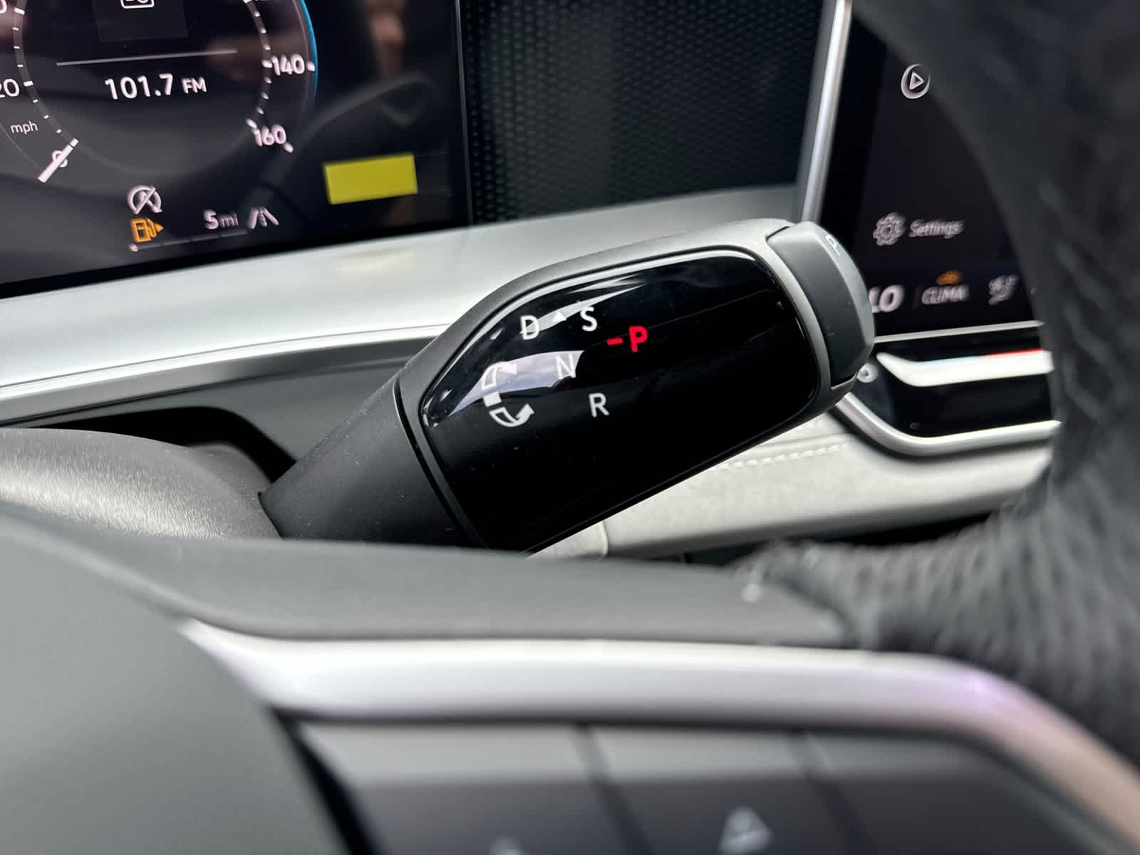 2026 Volkswagen Tiguan SE R-Line Negro