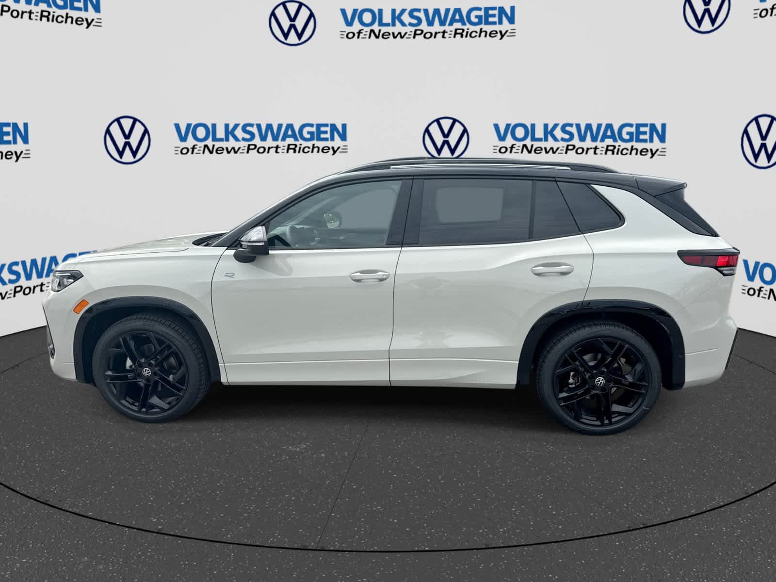 2026 Volkswagen Tiguan SE R-Line Negro