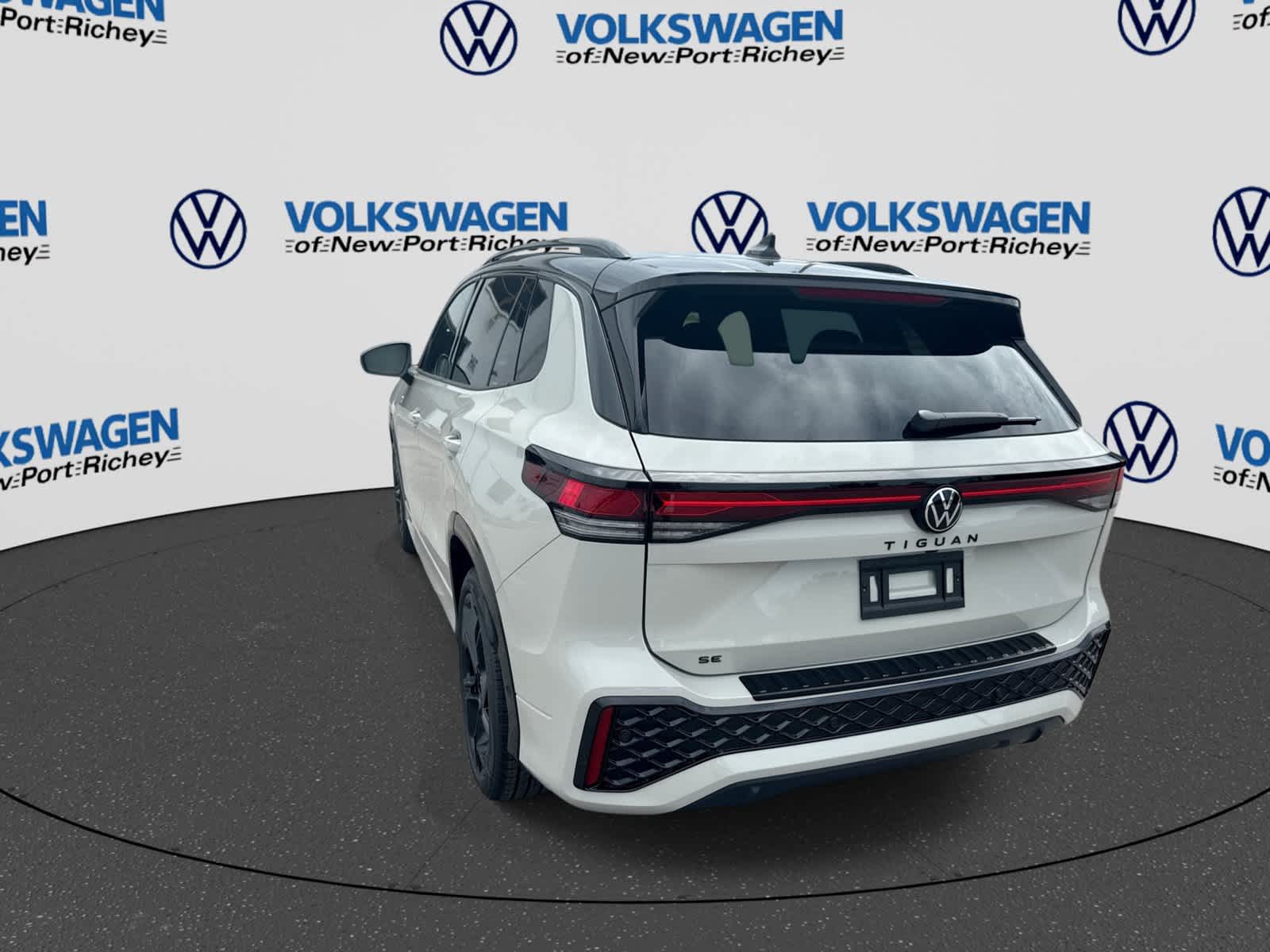 2026 Volkswagen Tiguan SE R-Line Negro