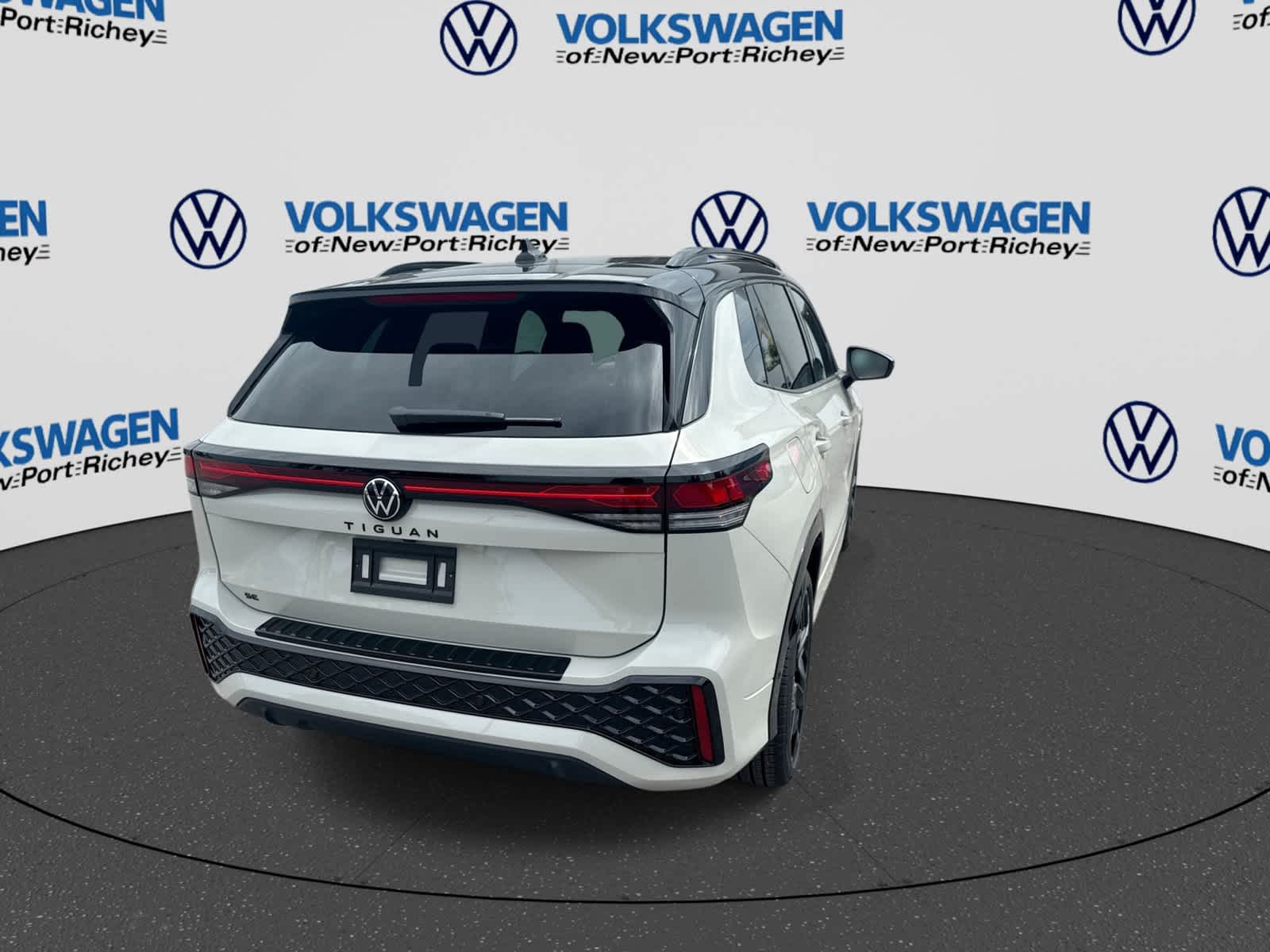 2026 Volkswagen Tiguan SE R-Line Negro