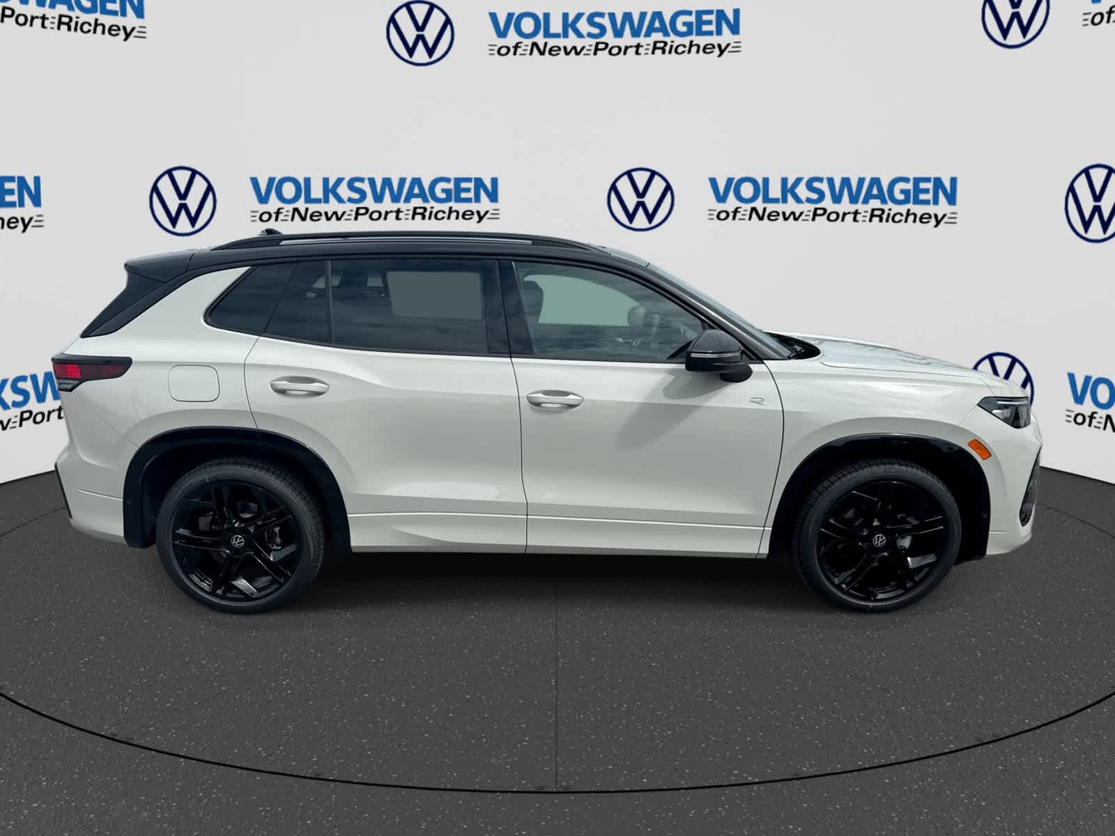 2026 Volkswagen Tiguan SE R-Line Negro