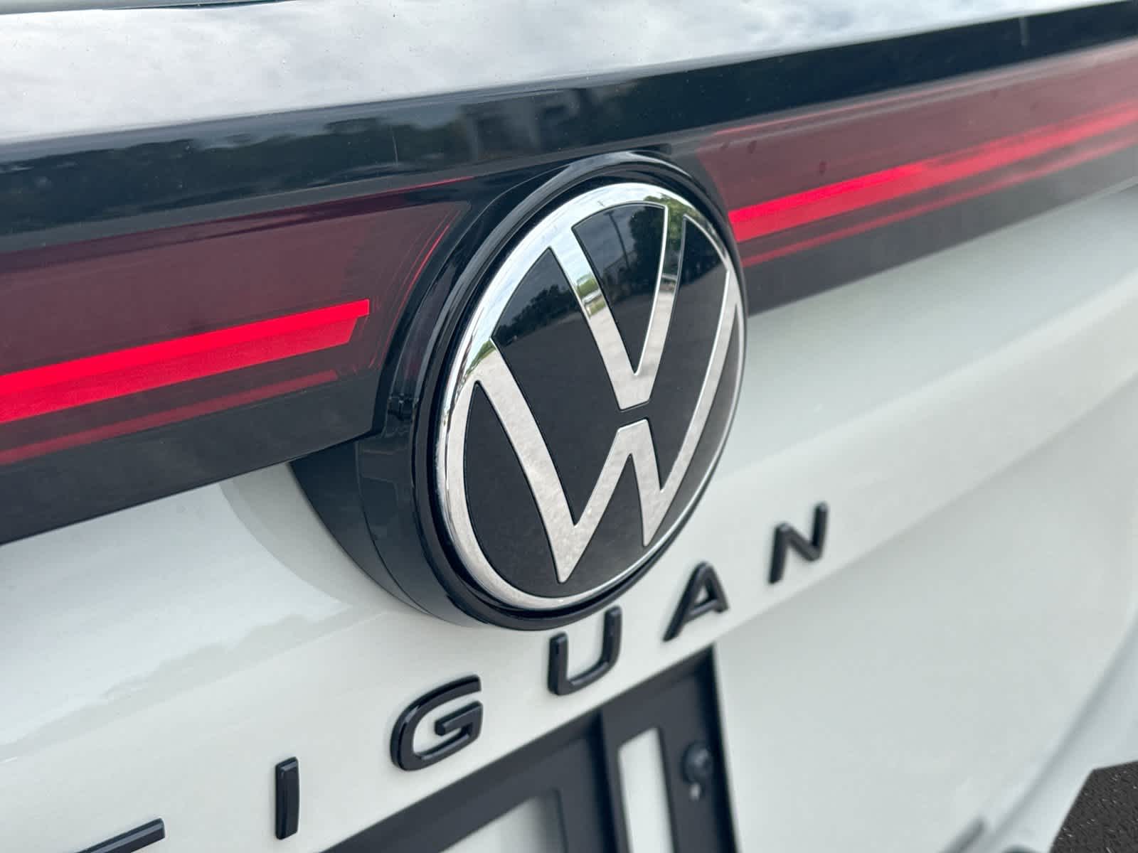 2026 Volkswagen Tiguan SE R-Line Negro