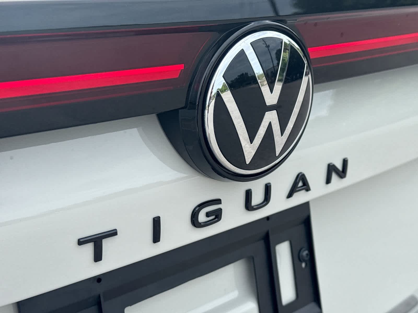 2026 Volkswagen Tiguan SE R-Line Negro