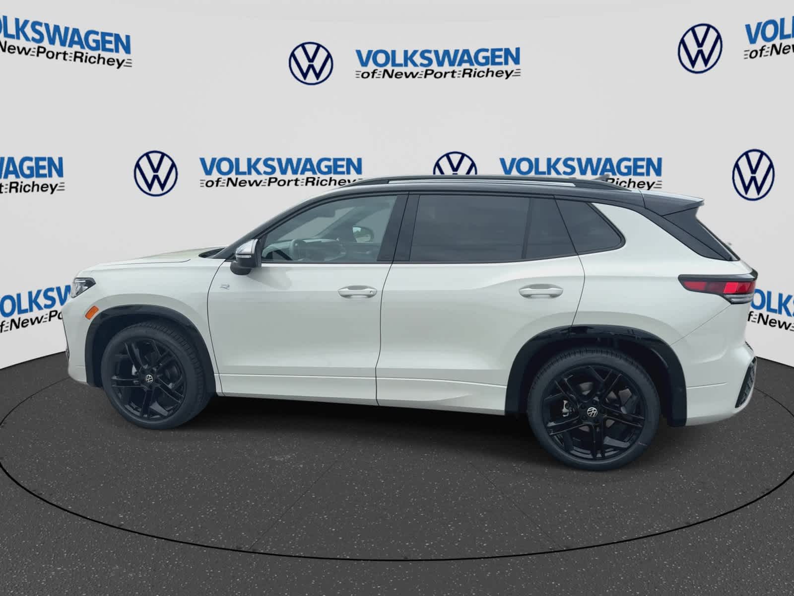 2026 Volkswagen Tiguan SE R-Line Negro