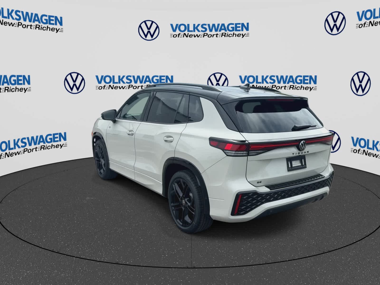 2026 Volkswagen Tiguan SE R-Line Negro