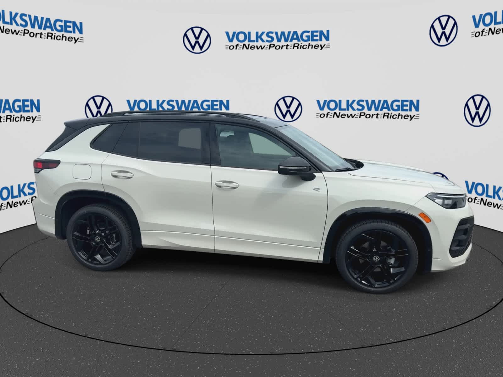 2026 Volkswagen Tiguan SE R-Line Negro