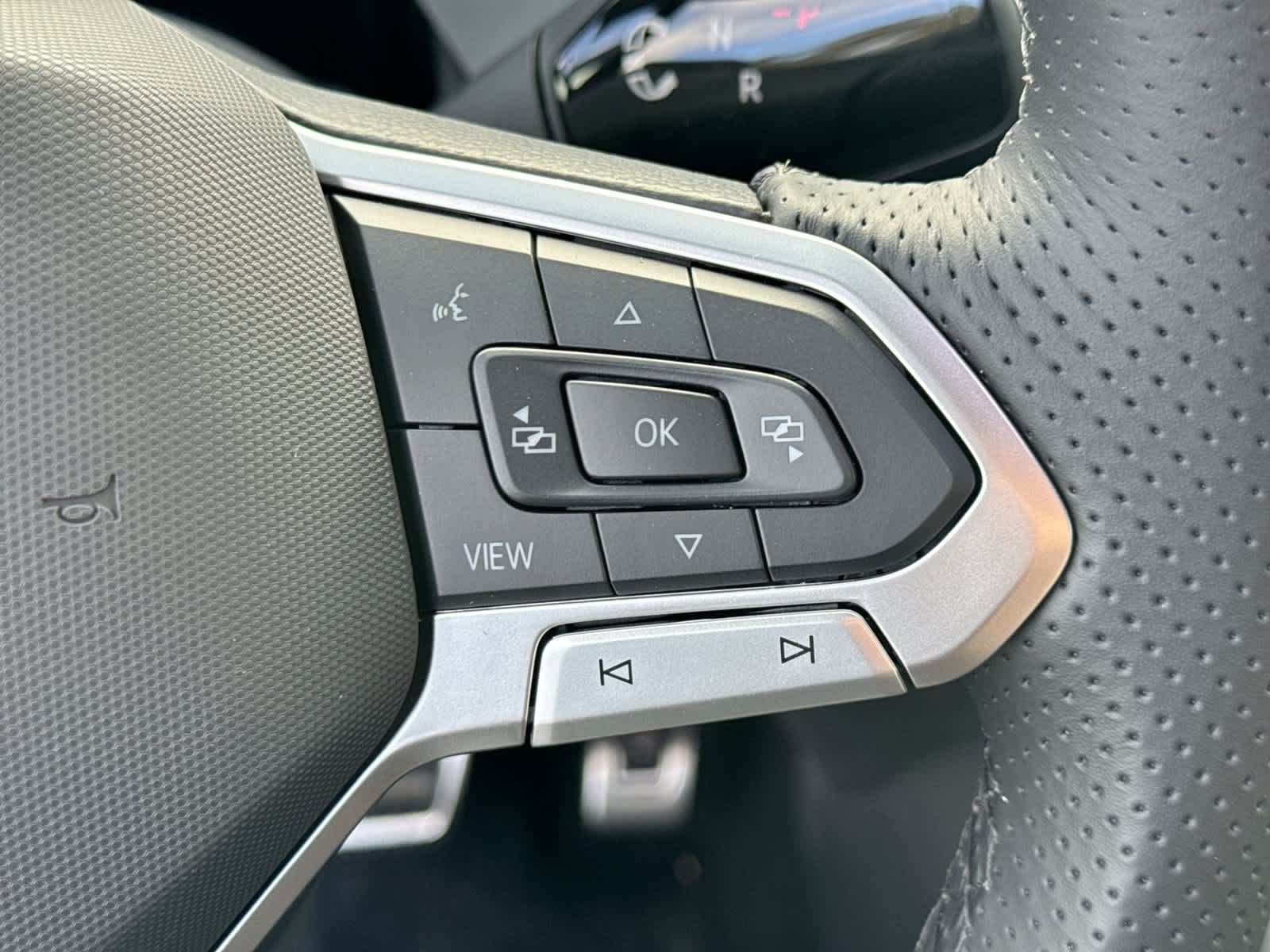 2026 Volkswagen Tiguan SE R-Line Negro