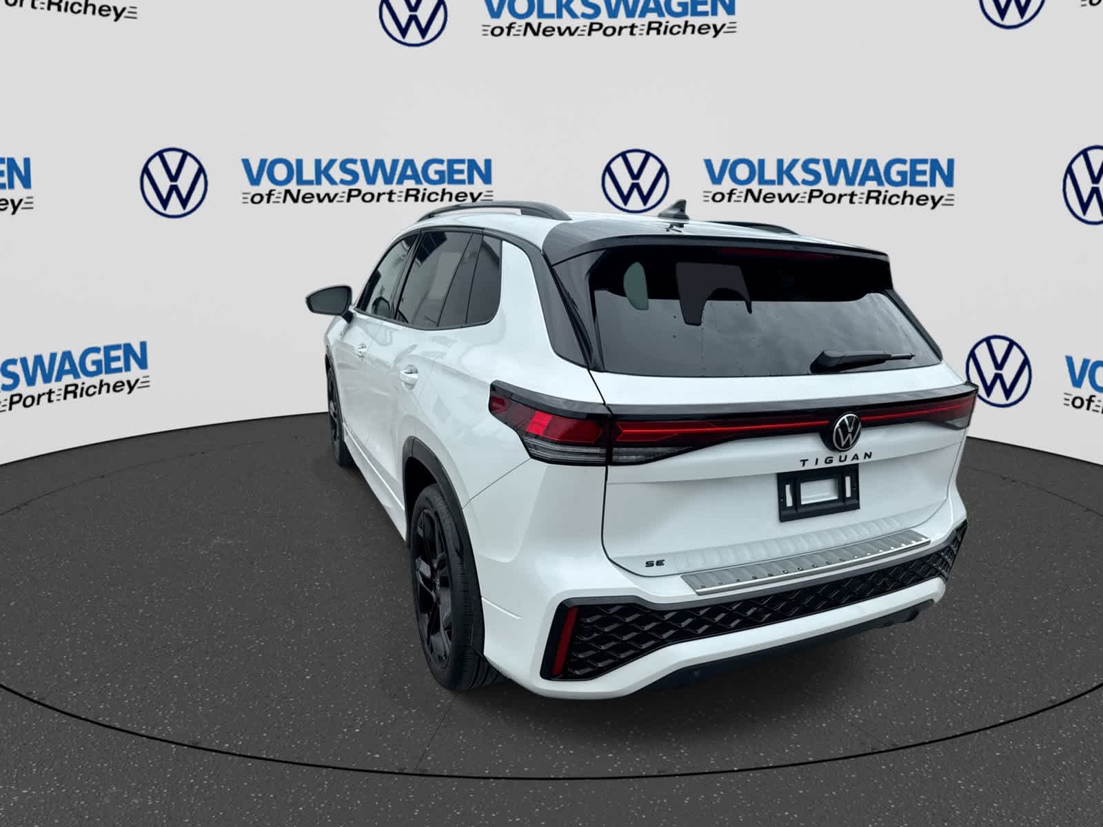 2026 Volkswagen Tiguan SE R-Line Negro