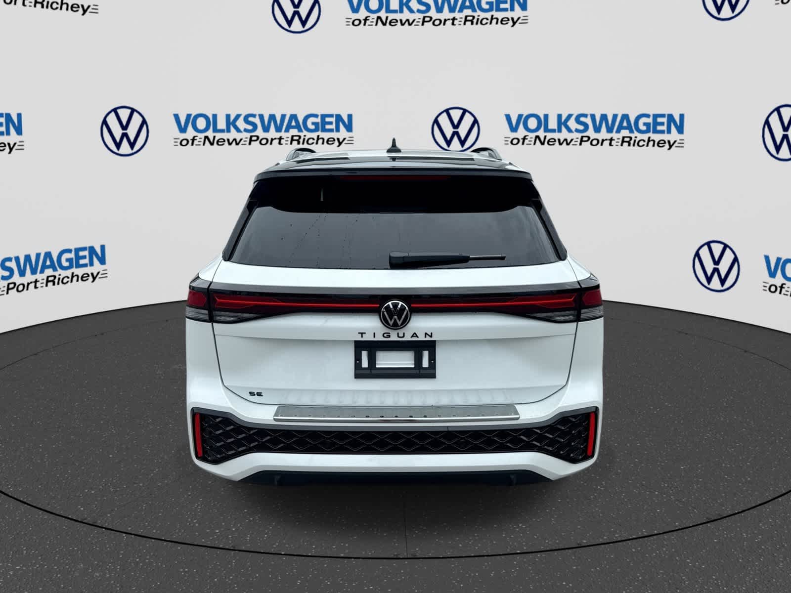 2026 Volkswagen Tiguan SE R-Line Negro