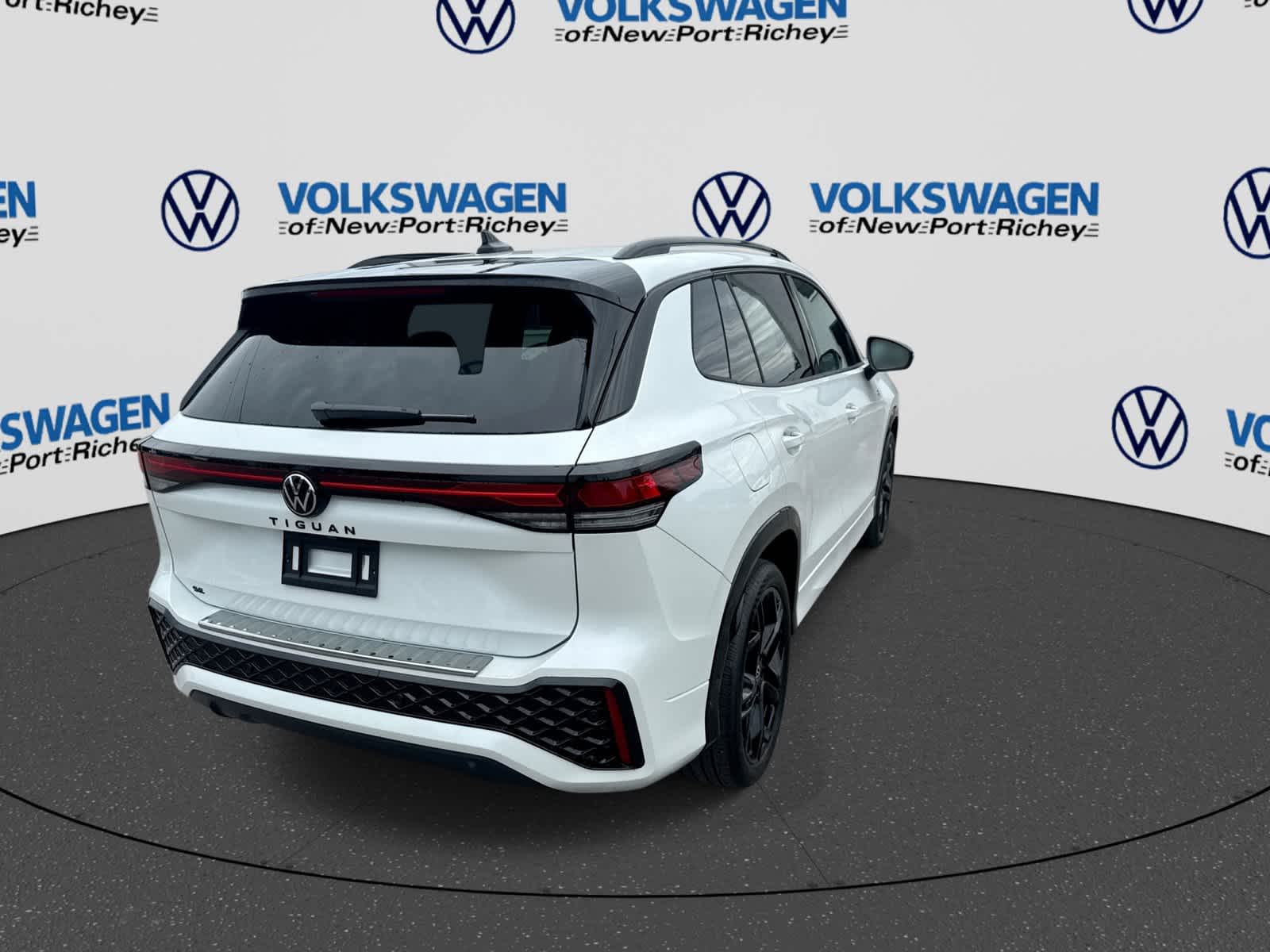 2026 Volkswagen Tiguan SE R-Line Negro