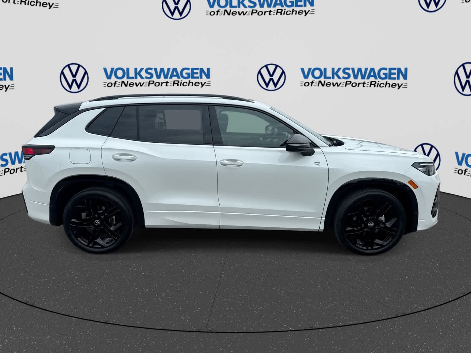 2026 Volkswagen Tiguan SE R-Line Negro