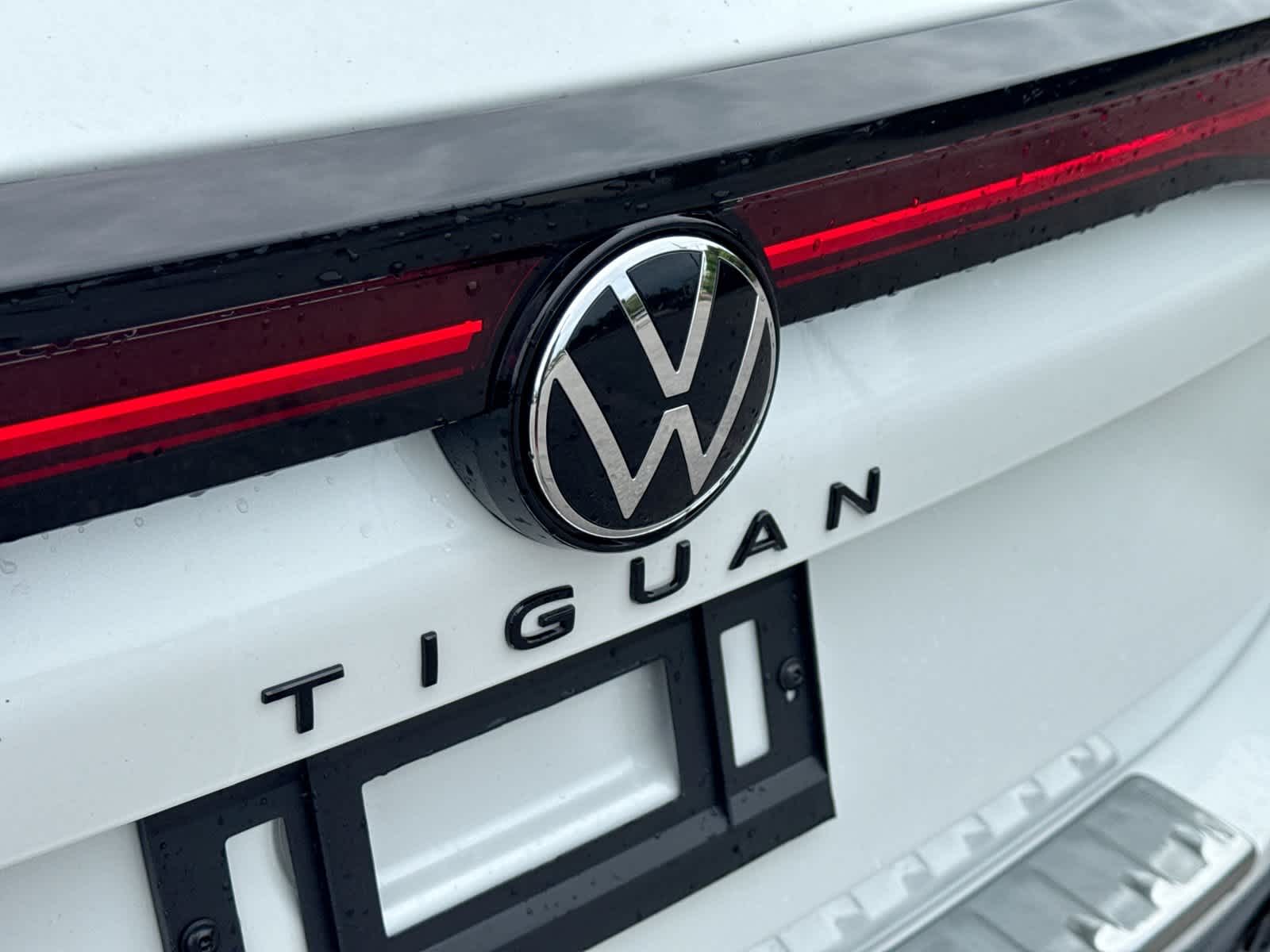 2026 Volkswagen Tiguan SE R-Line Negro