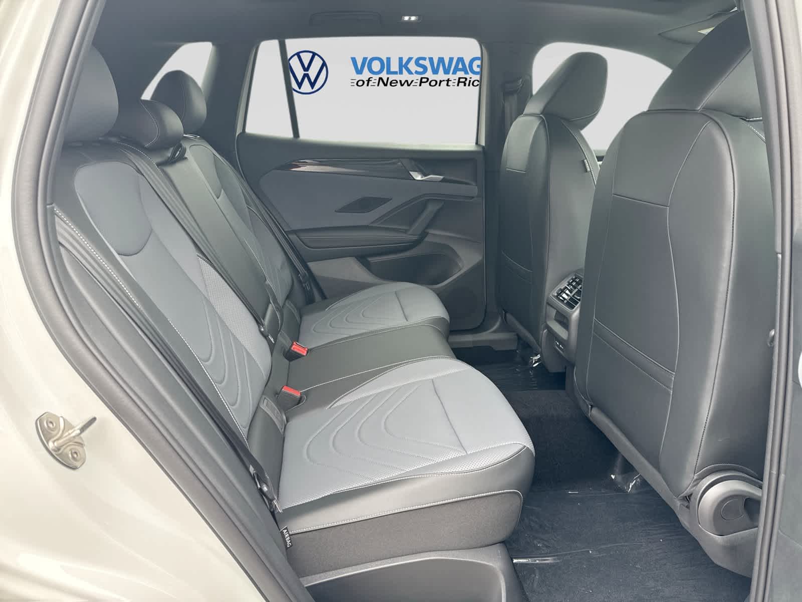 2026 Volkswagen Tiguan SE R-Line Negro