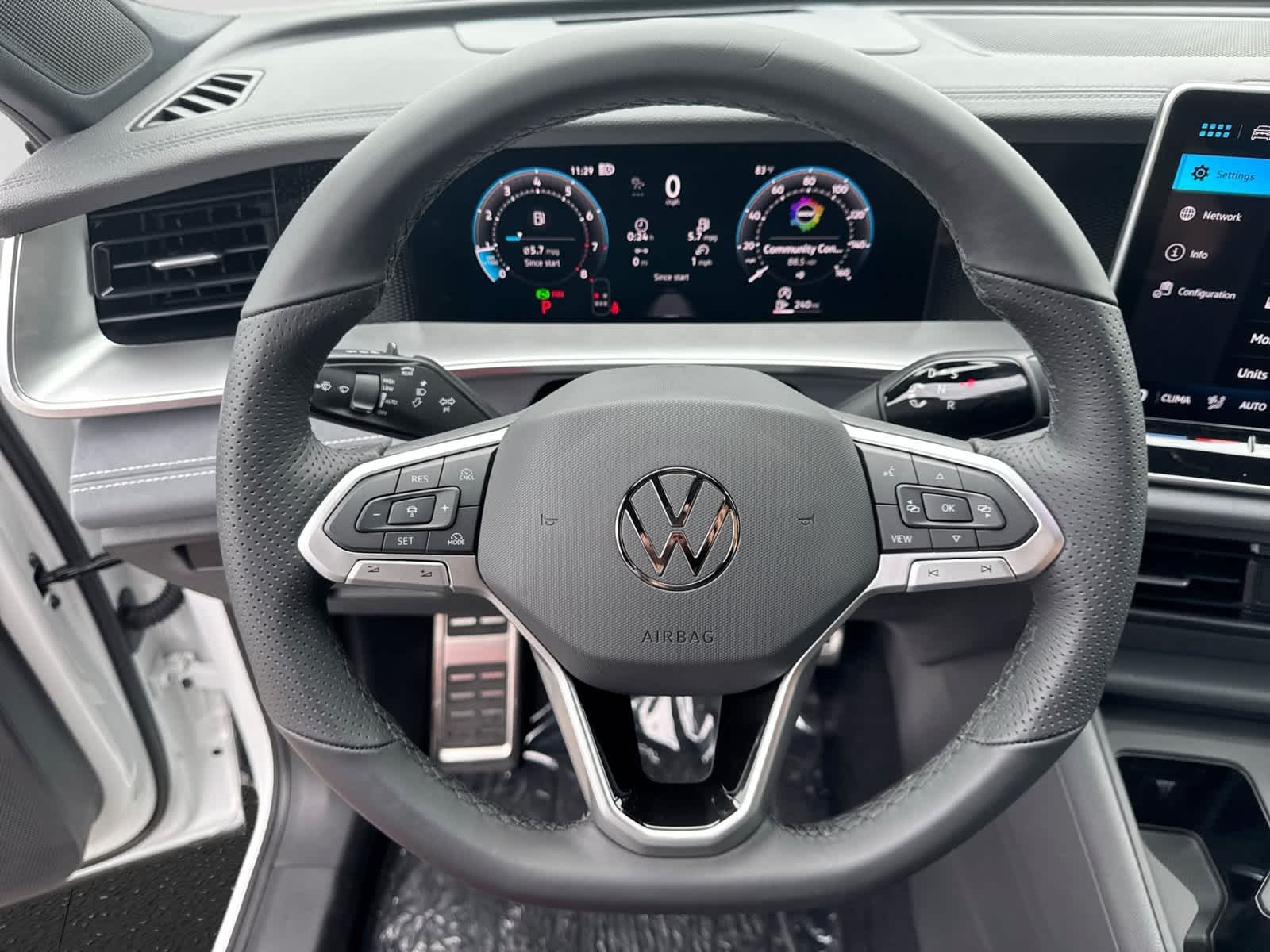 2026 Volkswagen Tiguan SE R-Line Negro